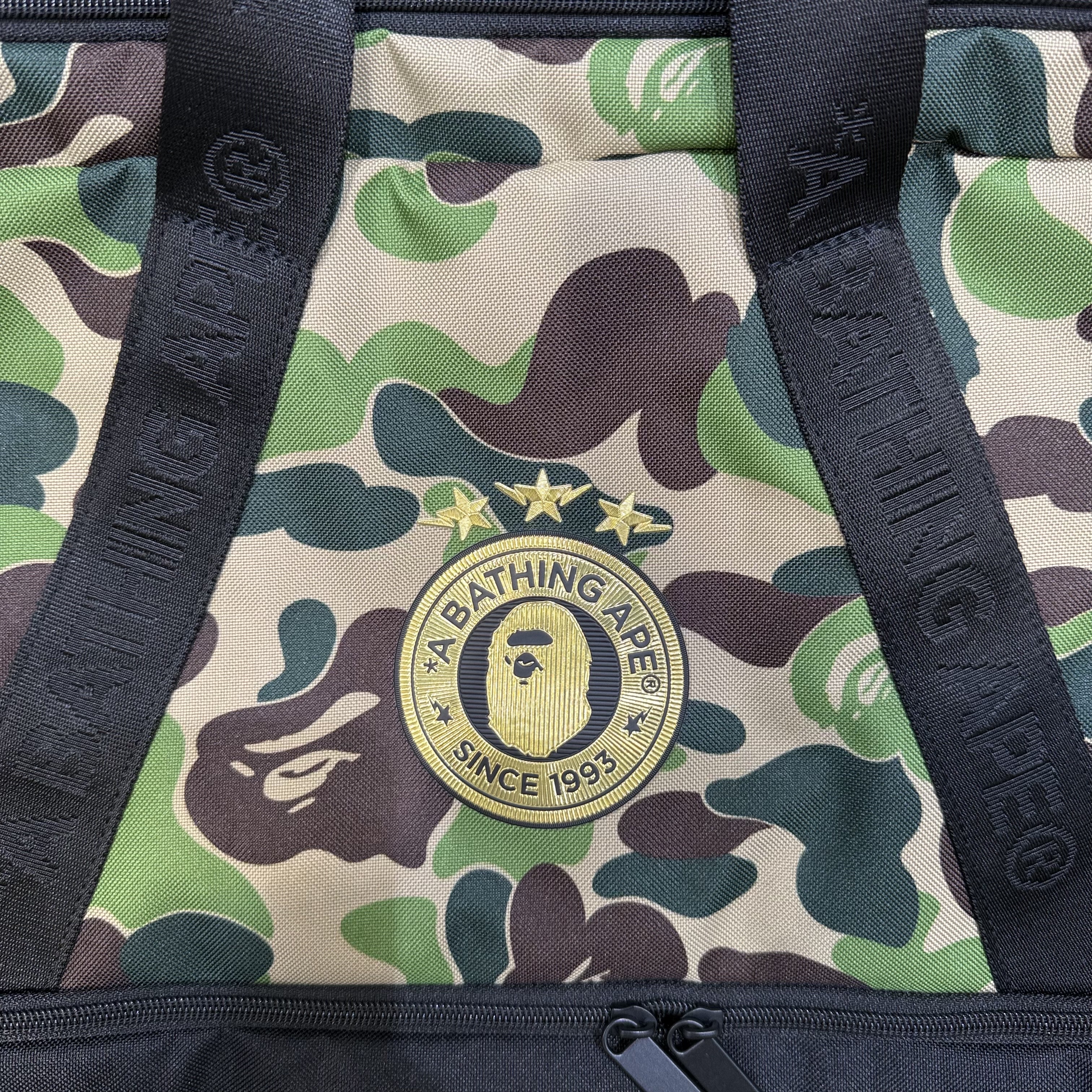 Adidas x BAPE Duffle Bag Crew Green 착용 스타일 - 4