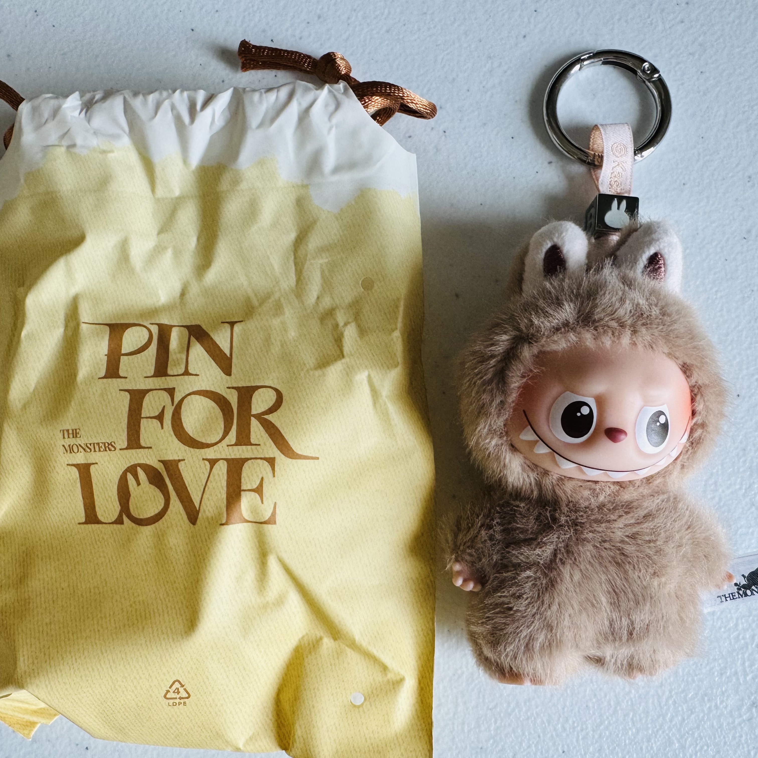Pop Mart Labubu The Monsters Pin For Love Series Vinyl Plush Pendant Sealed Case (A-M) (1 Blind Box) 착용 스타일 - 1
