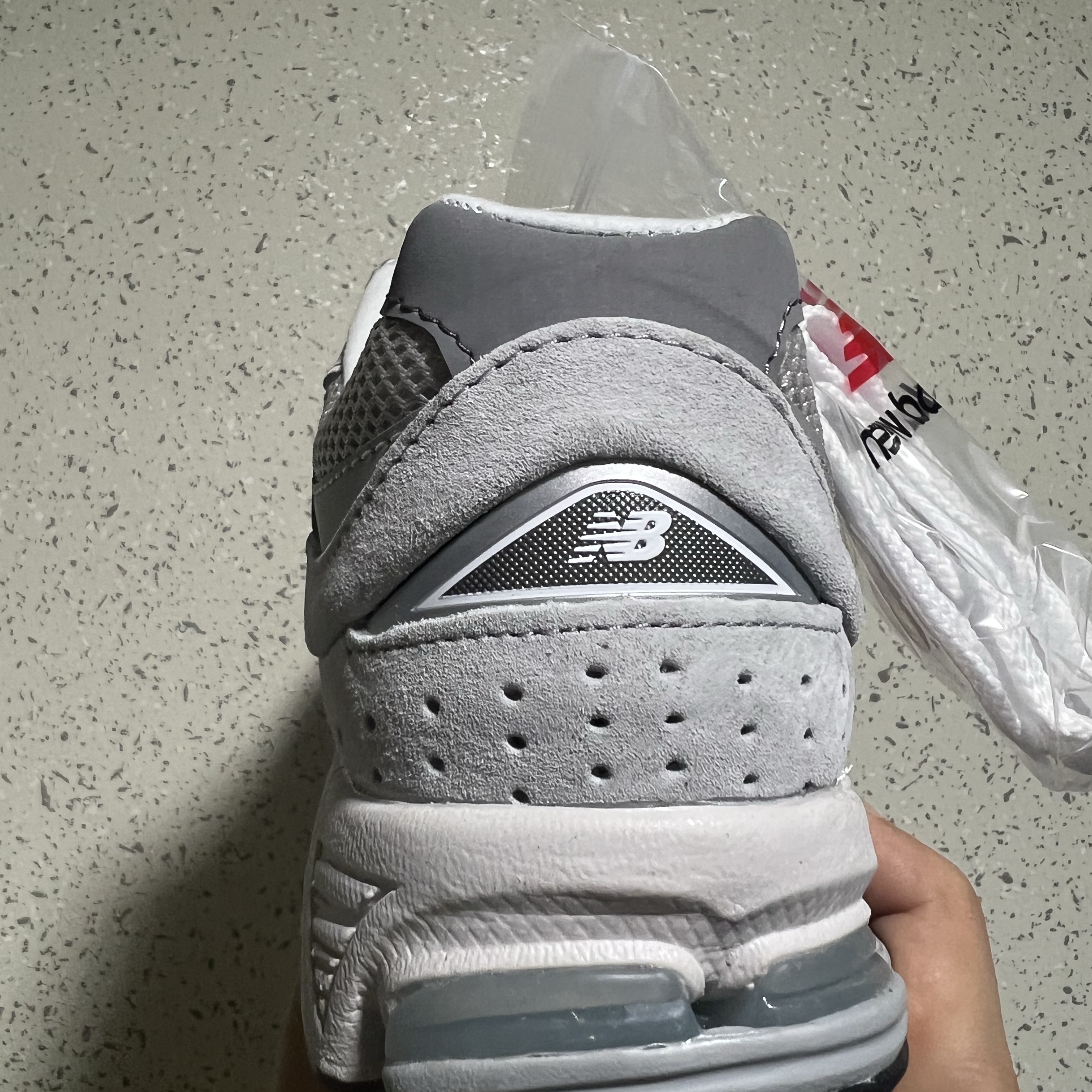 New Balance 2002R T2 Gray 착용 스타일 - 2