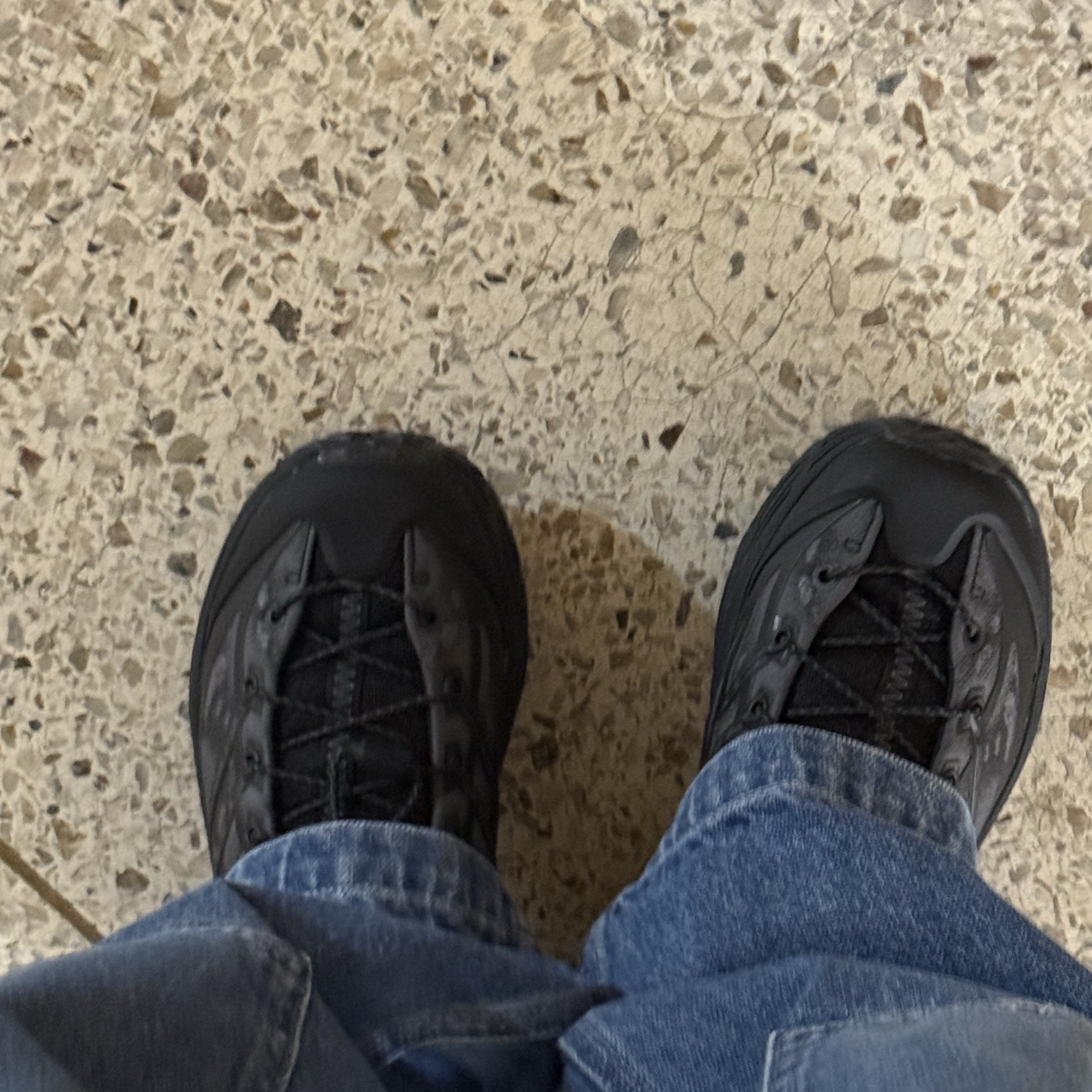 Hoka Mafate Three2 Tech Stealth Black 착용 스타일 - 2
