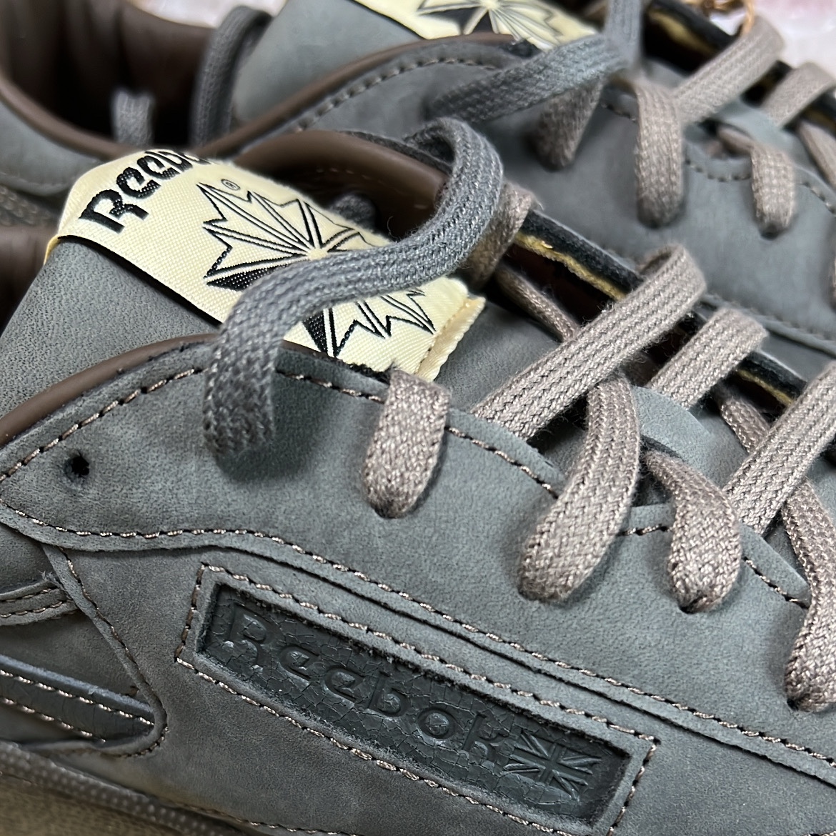 Reebok x Khakis Club C Revenge Khaki 착용 스타일
