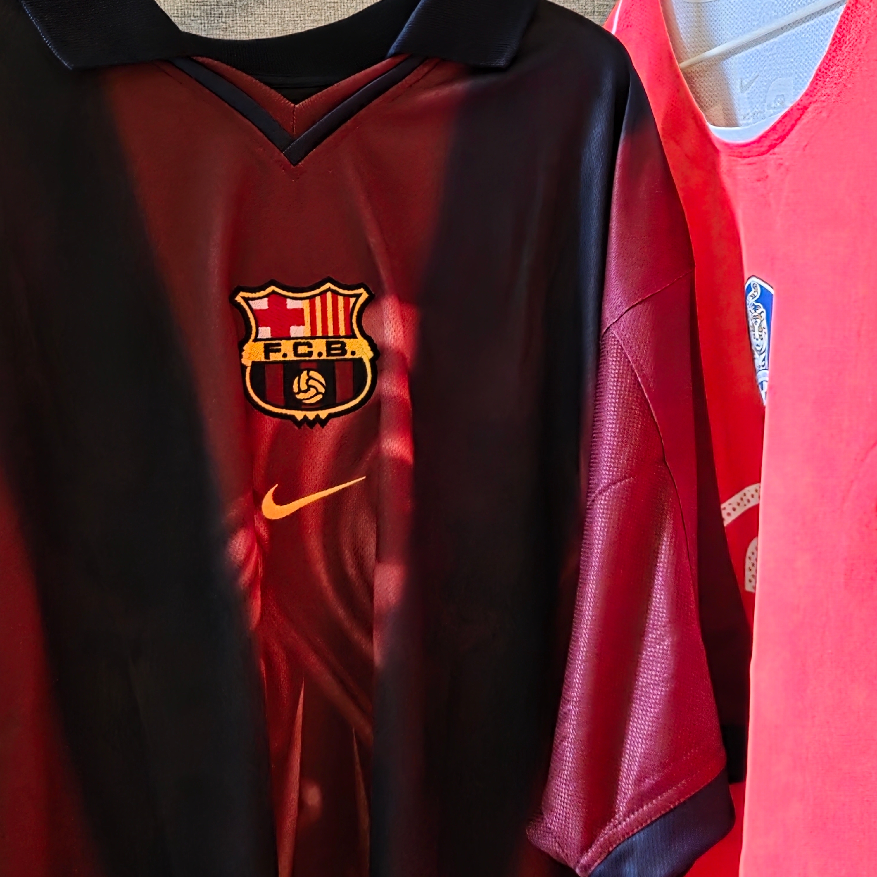 Nike FC Barcelona x Travis Scott Retro 2000/01 Home Skeleton Jersey Multicolor (Non Marking Ver.) 착용 스타일