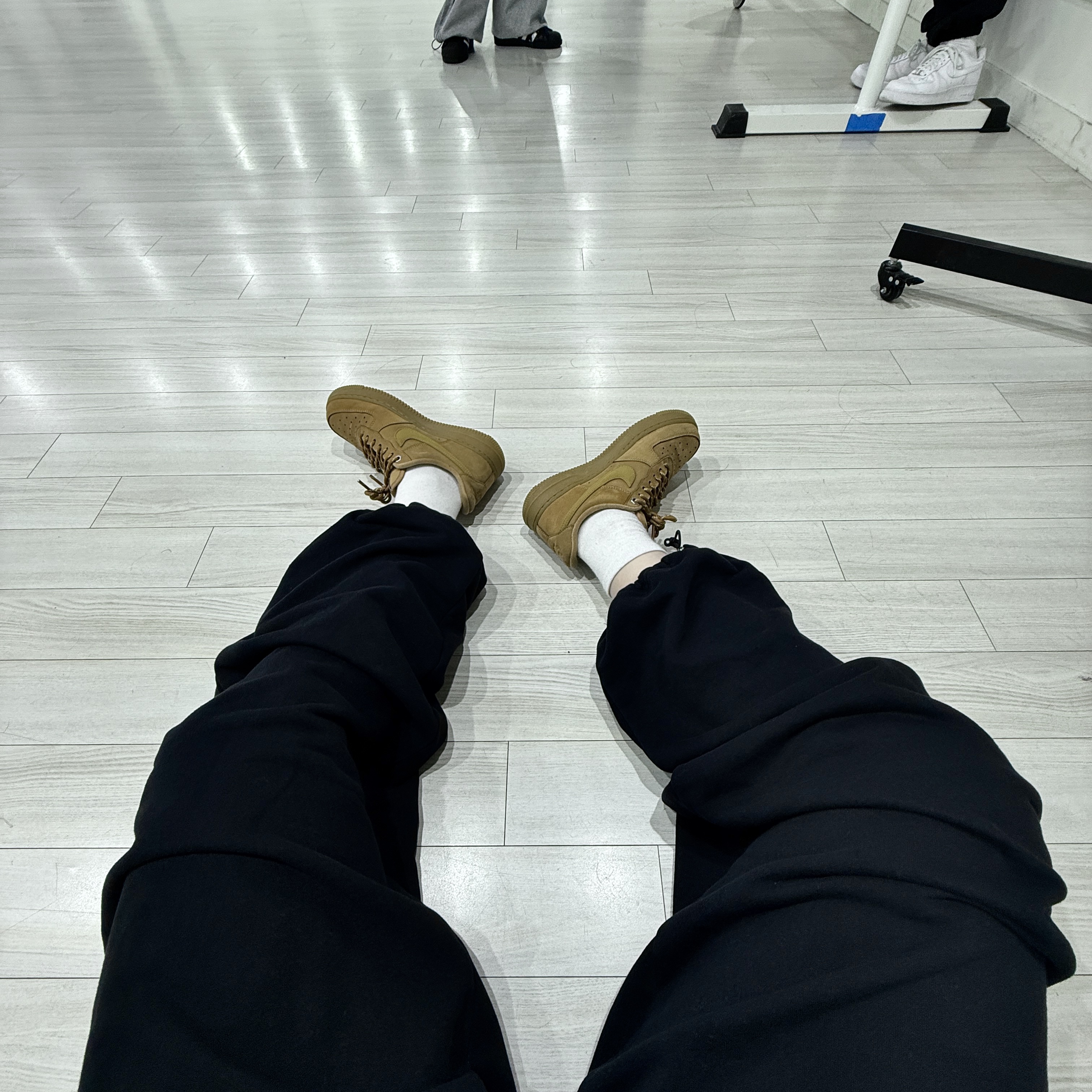 (W) Nike Air Force 1 '07 WB Flax Wheat 착용 스타일 - 3