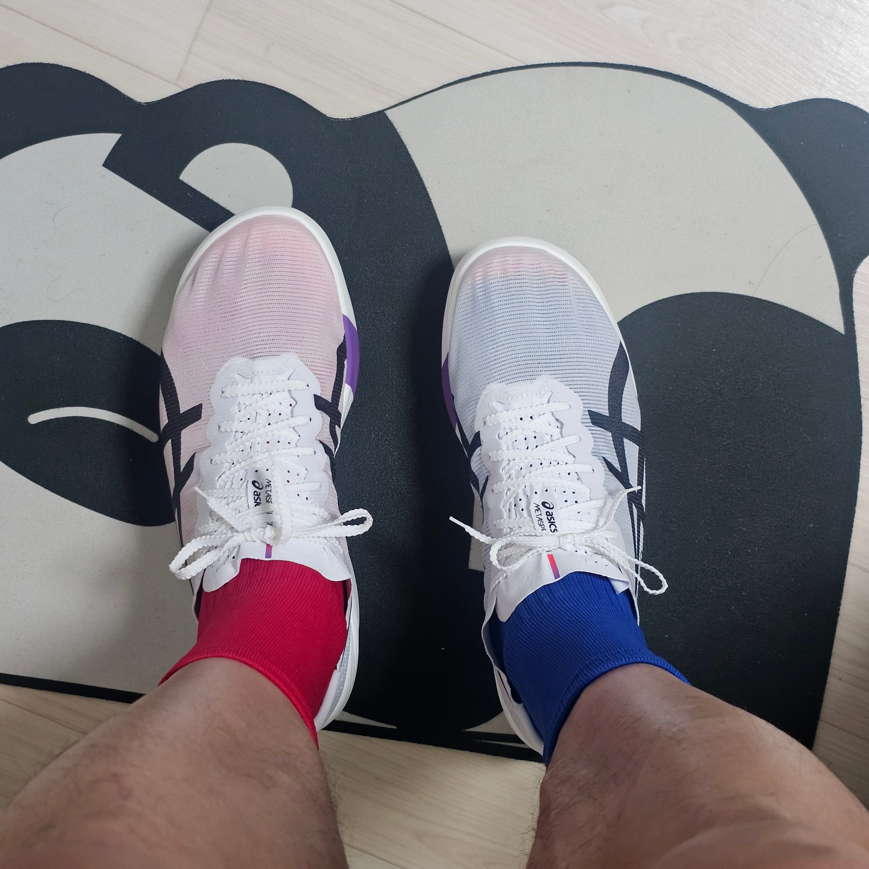 Asics Metaspeed Ray Tokyo White Flash Red 착용 스타일 - 1