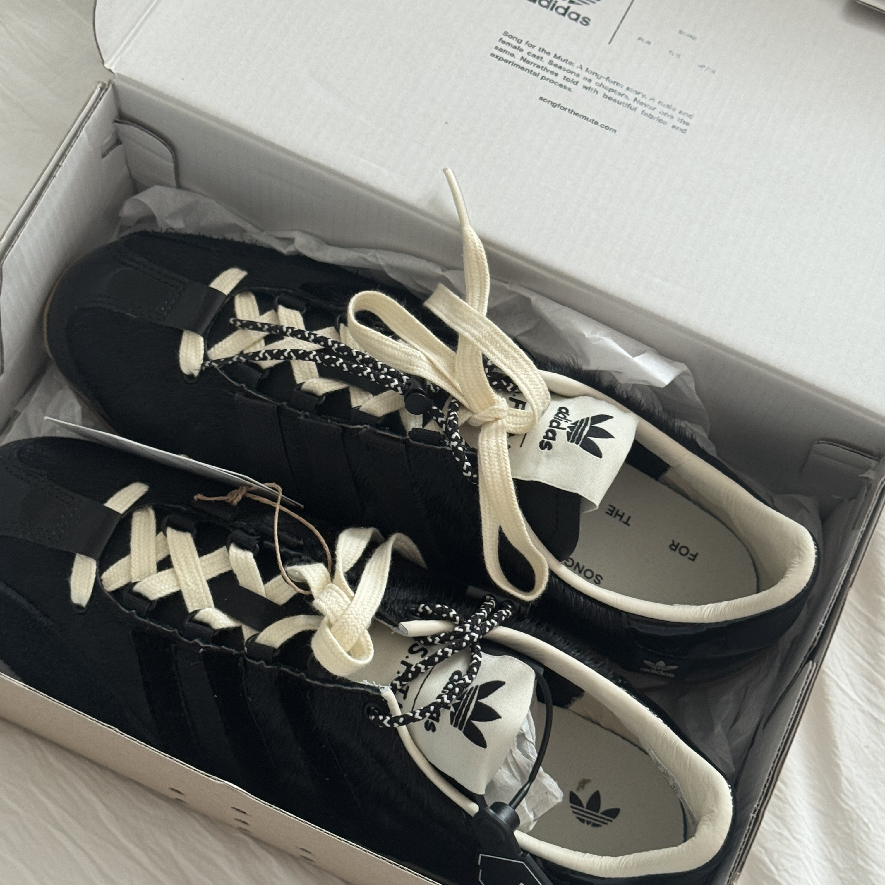 Adidas x Song for the Mute Country OG Core Black Cream White 착용 스타일 - 3