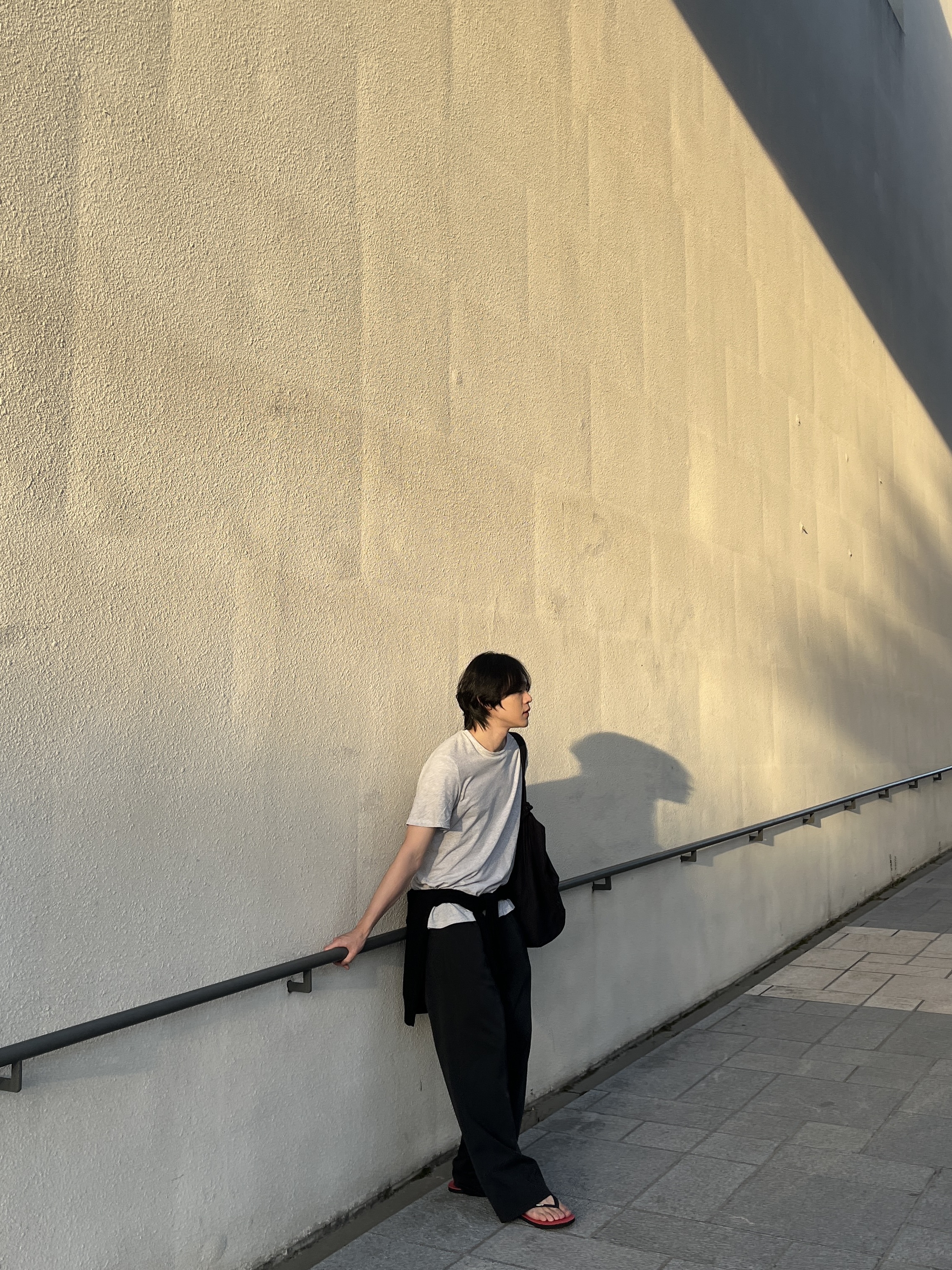 The Row Dune Classic Sandal in Rubber Scarlet, Polyteru Human Index Human Jumbo 1/2 T-Shirt Gray 착용 스타일 - 5