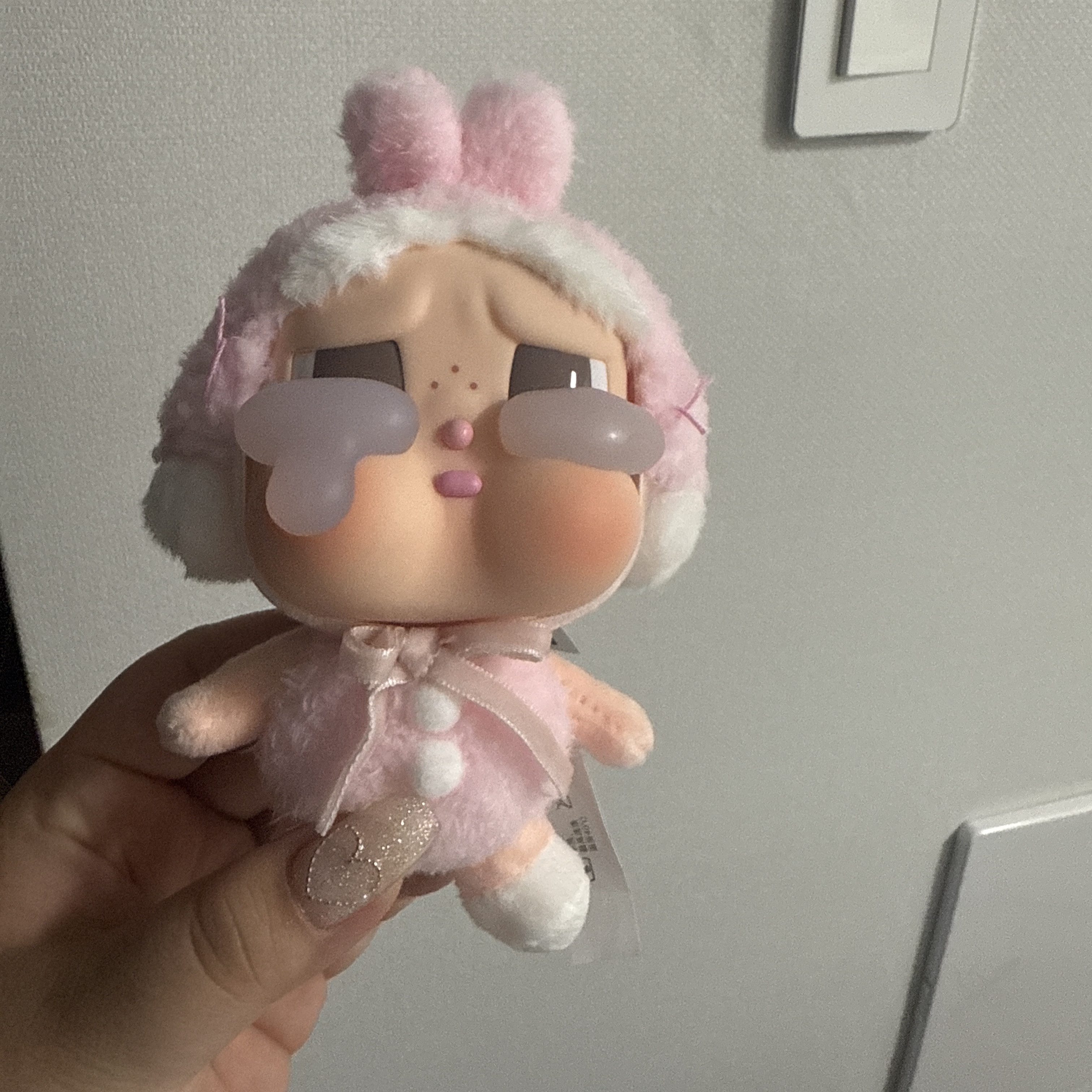 Pop Mart Crybaby Crying Again Series Plush Keyring I'll Give You All My Love (Opened Case) 착용 스타일
