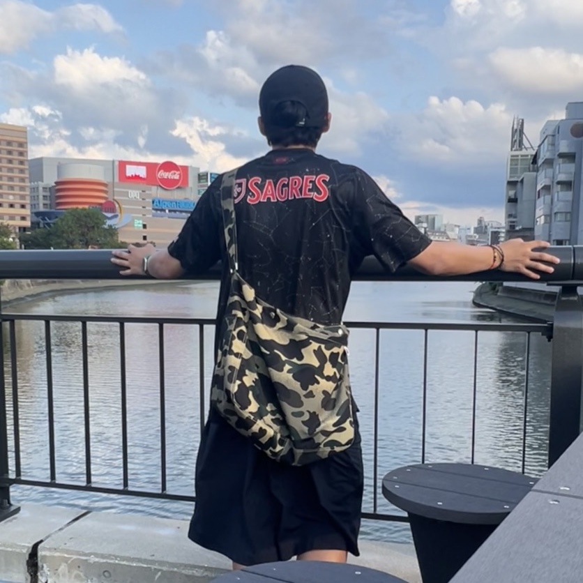 BAPE Mixed 1st Camo Shoulder Bag Bape Legacy Multi, Nike ACG Orb Weaver UV Repel Oversized Shorts Black Anthracite - Asia 착용 스타일 - 1