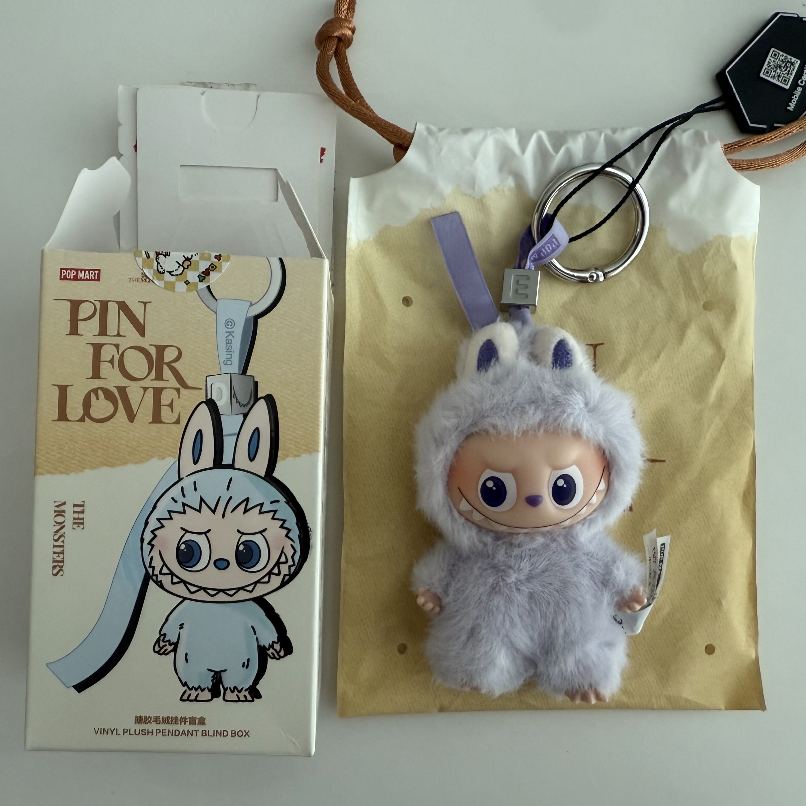 Pop Mart Labubu The Monsters Pin For Love Series Vinyl Plush Pendant (A-M) E (Opened Case) 착용 스타일 - 2