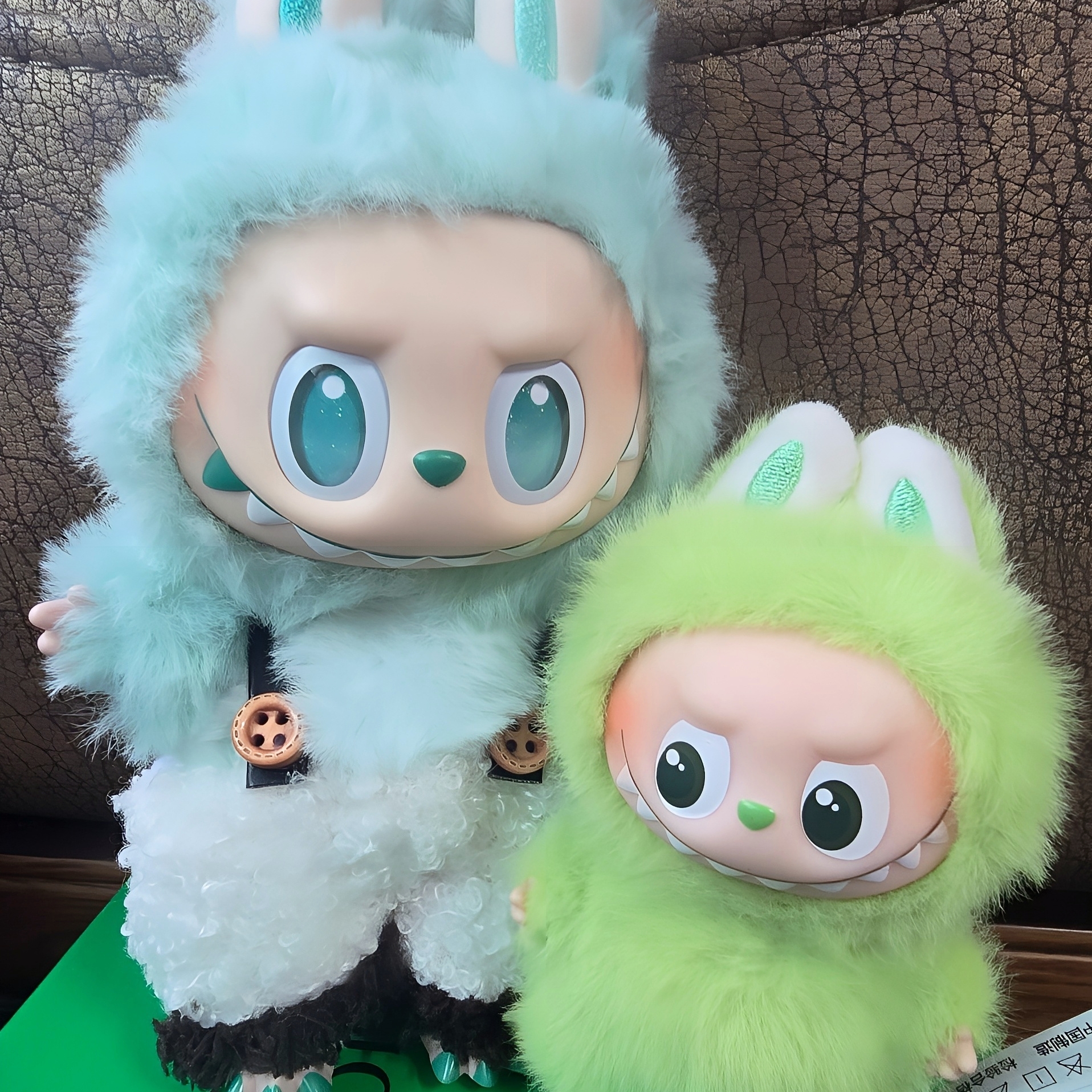 Pop Mart Labubu The Monsters Pin For Love Series Vinyl Plush Pendant (N-Z) V (Opened Case) 착용 스타일