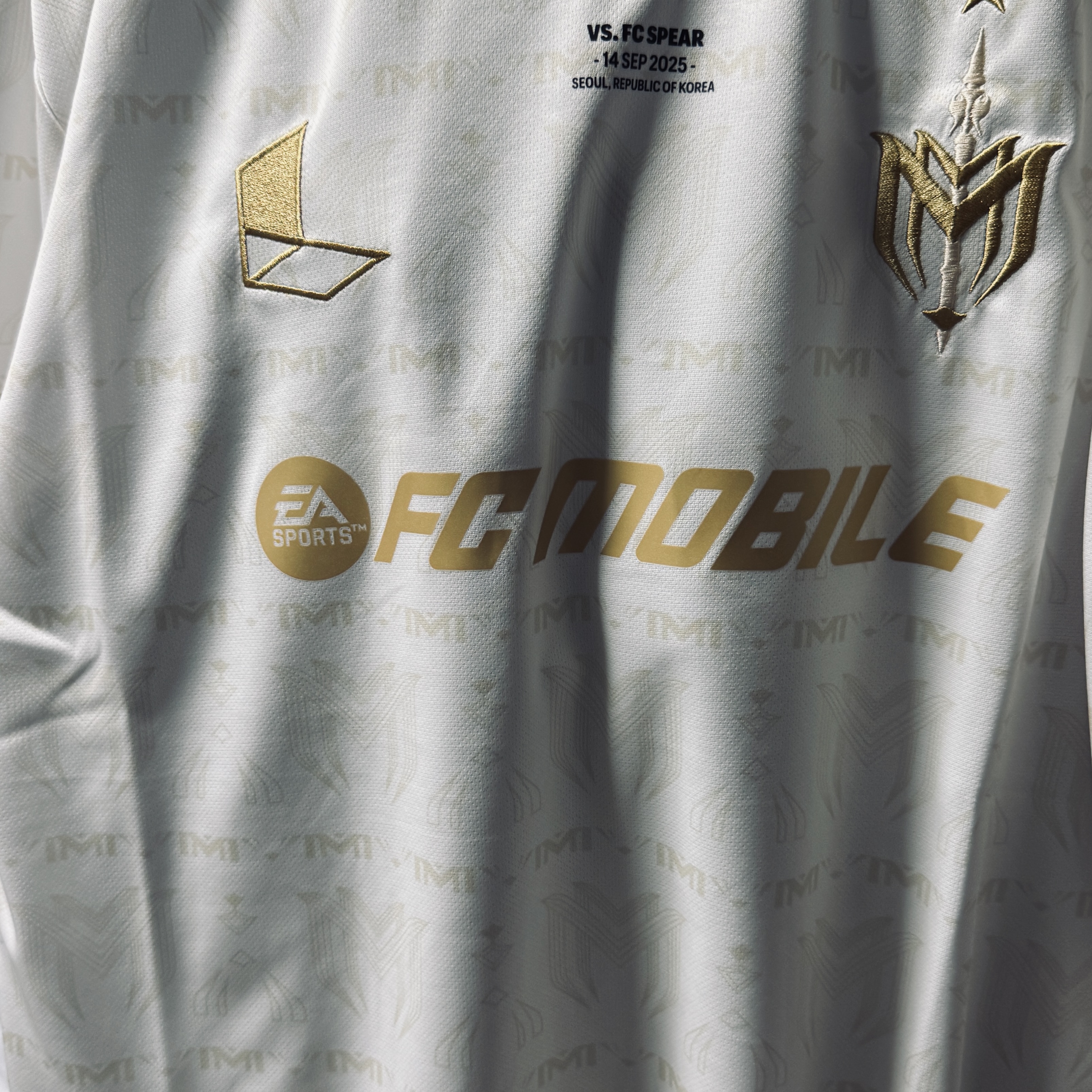 [PRE-ORDER] SHIELD UTD Jersey White (Non Marking) 착용 스타일