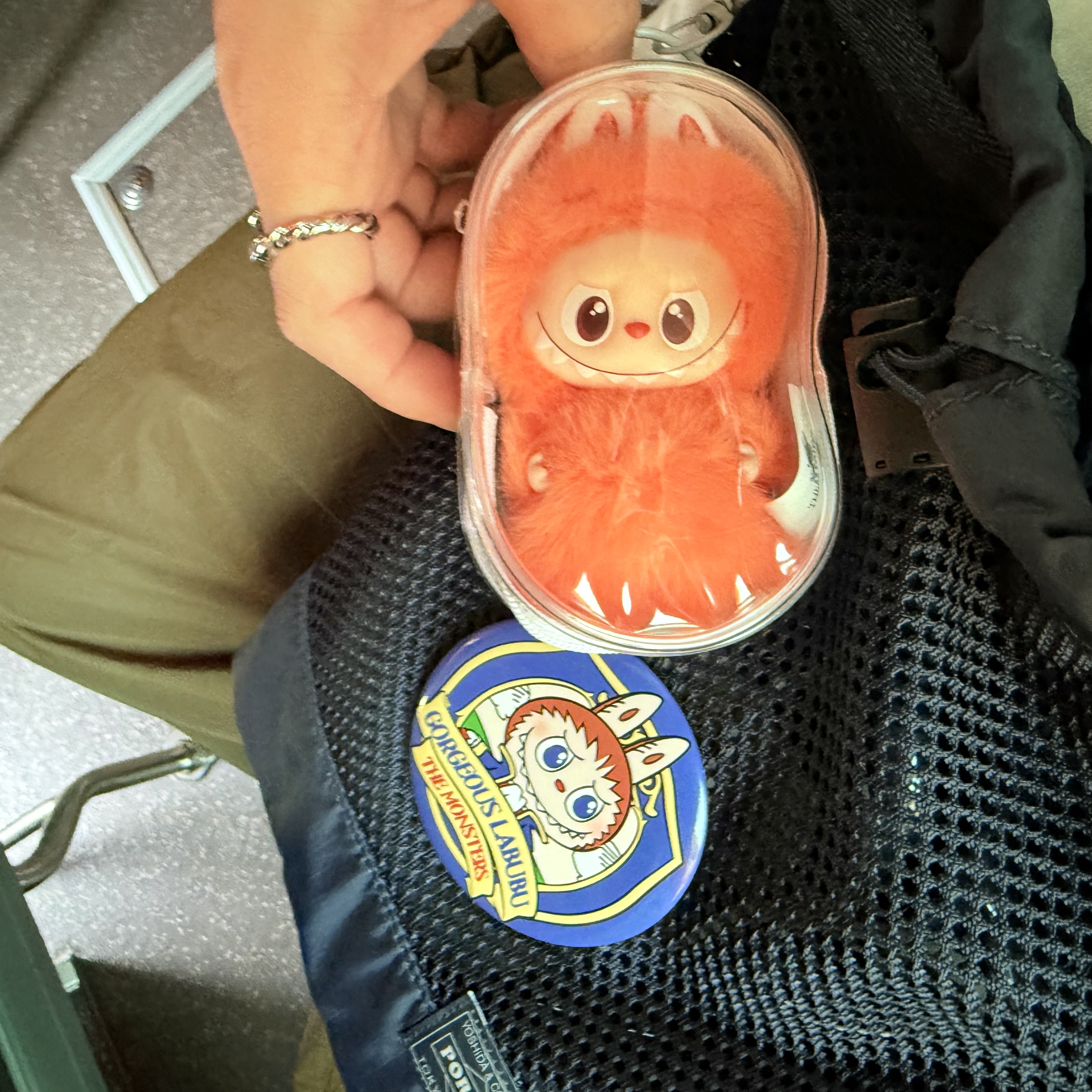 Pop Mart Labubu The Monsters Pin For Love Series Vinyl Plush Pendant (N-Z) Z (Opened Case) 착용 스타일 - 1