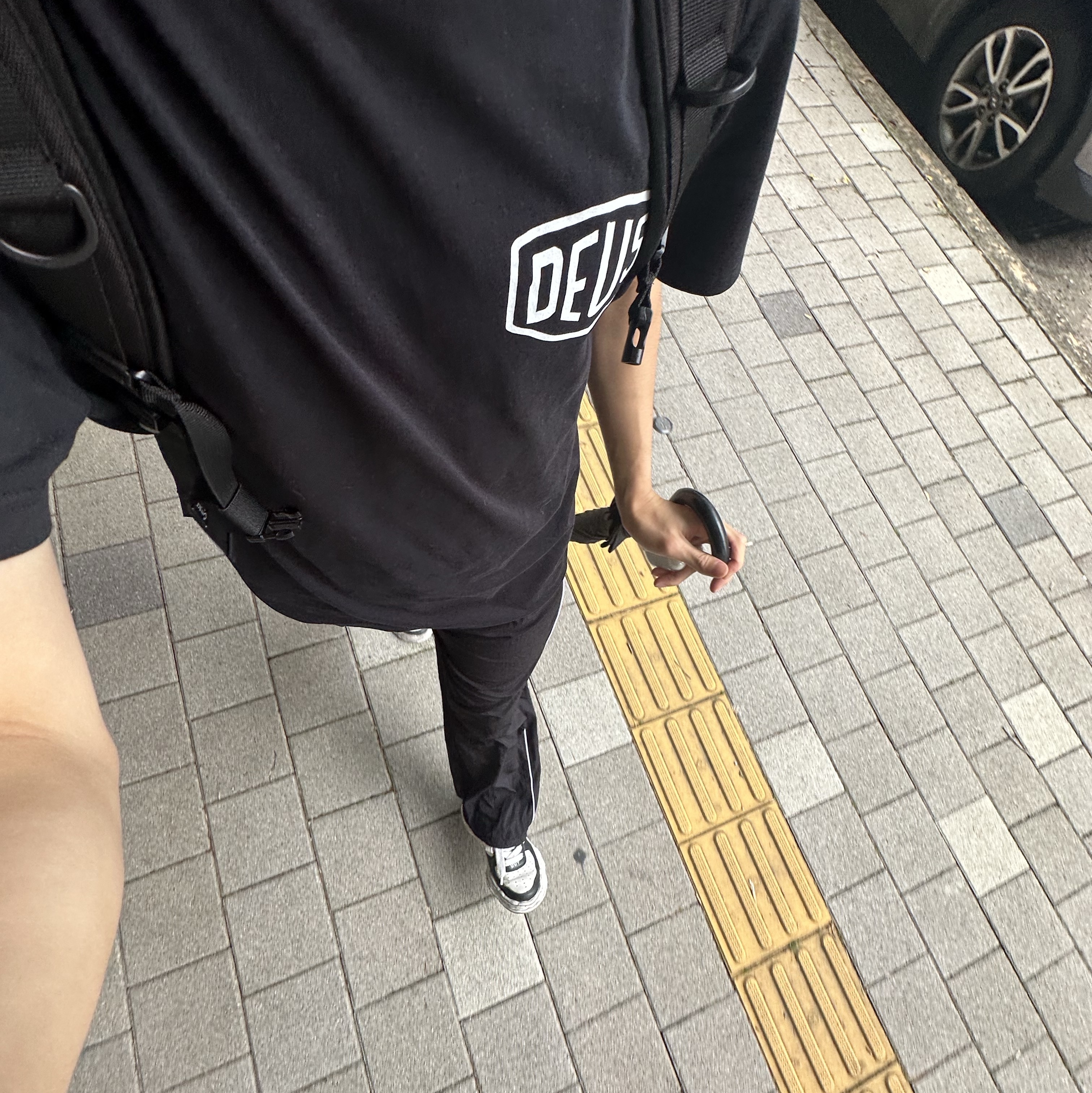 Deus Ex Machina Venice Address T-Shirt Black, Maison Mihara Yasuhiro Wayne OG Sole Leather Low-top Sneakers Black White 착용 스타일