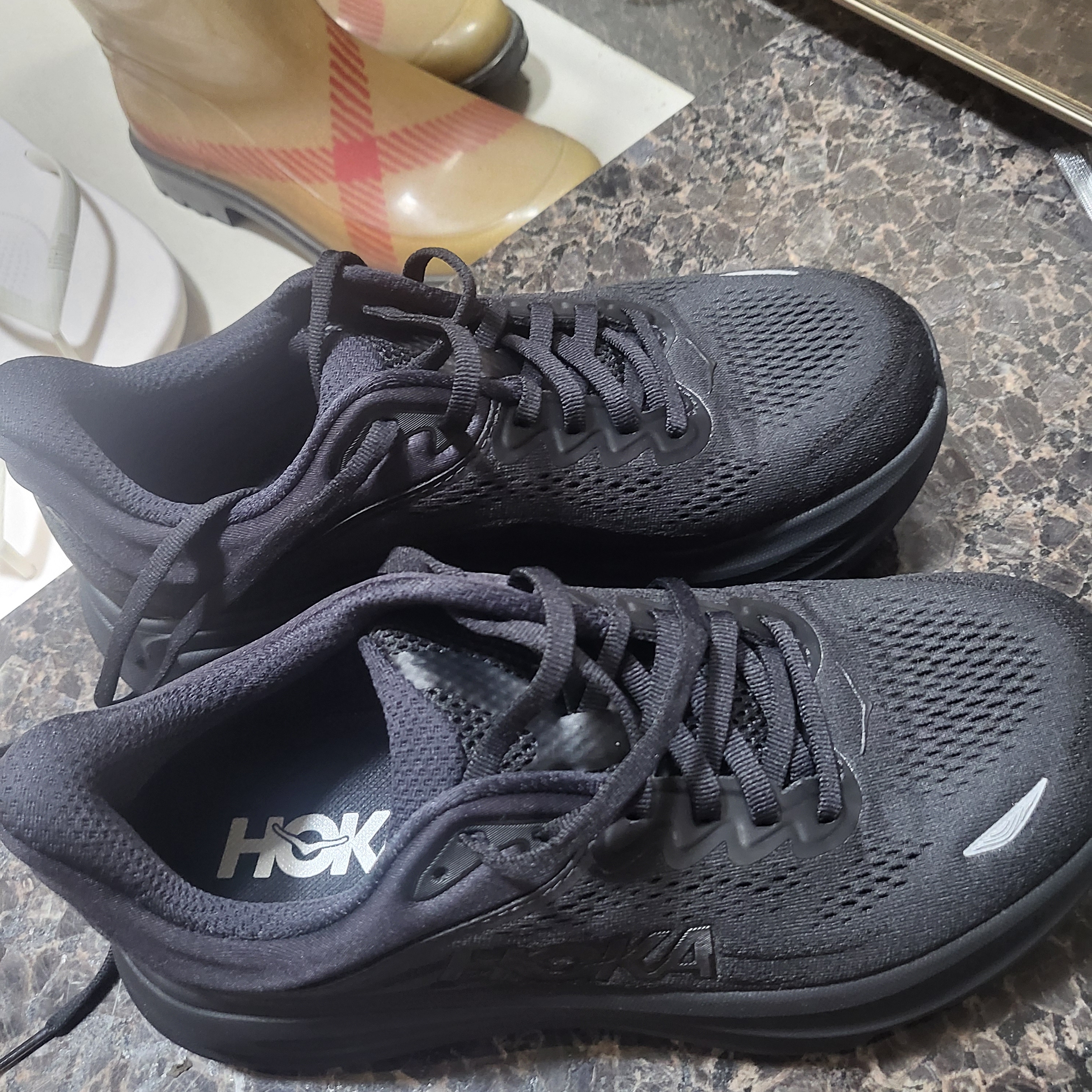 (W) Hoka Bondi 9 Black - Wide 착용 스타일 - 2