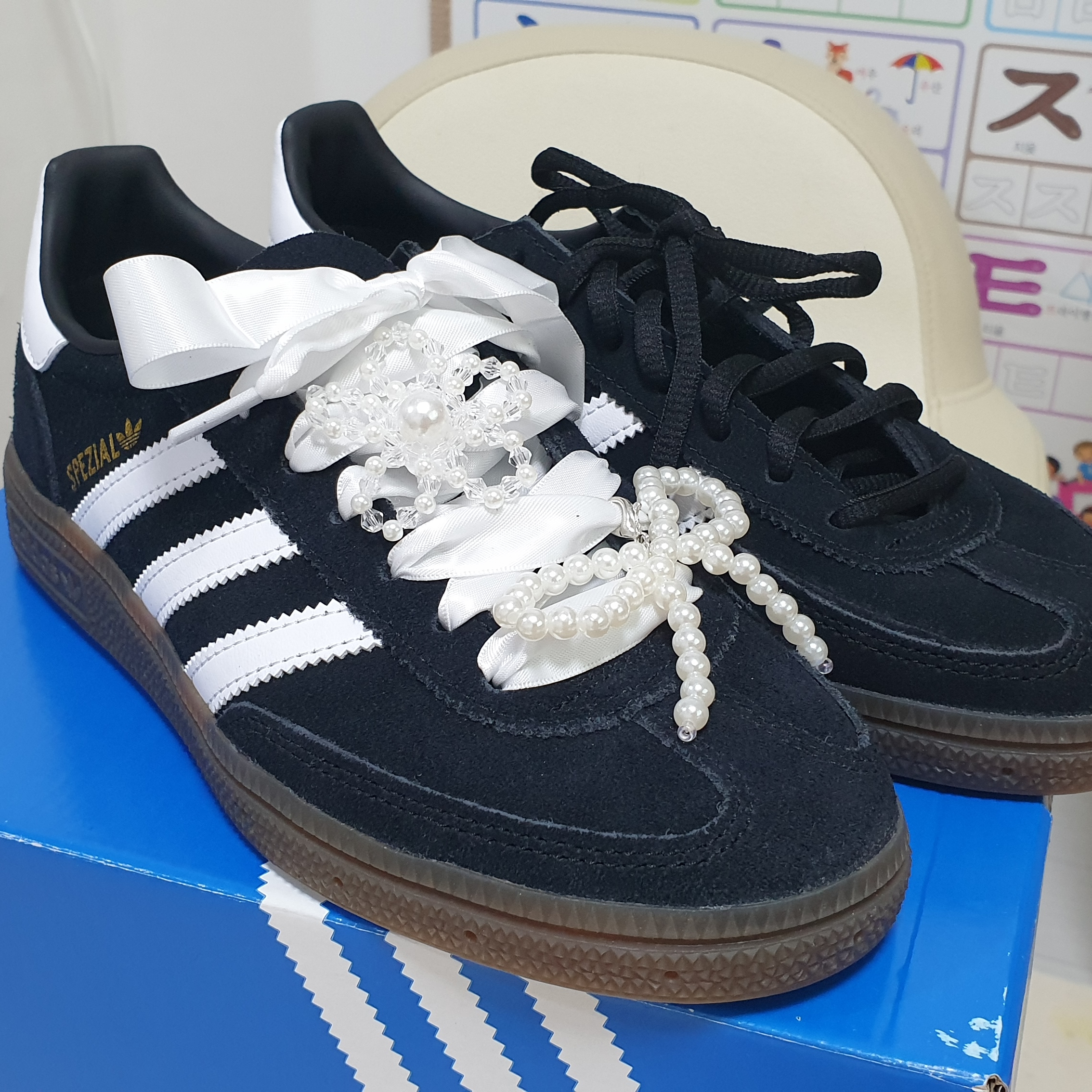 Adidas Spezial Handball Core Black 착용 스타일 - 1