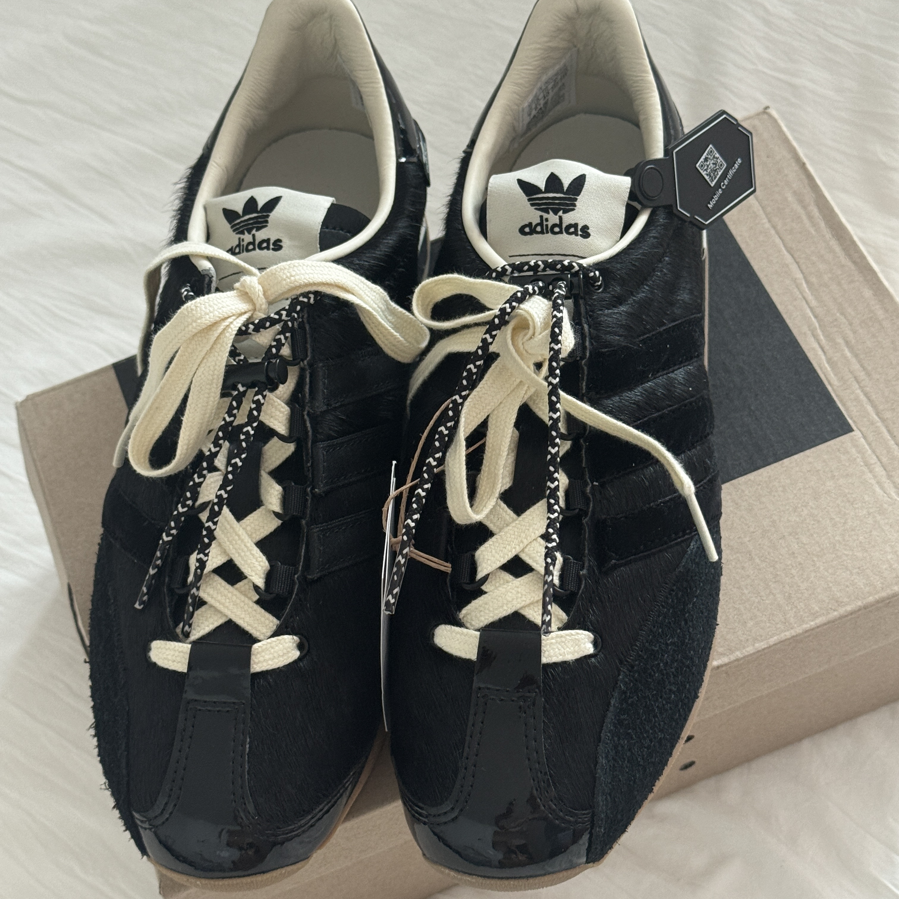 Adidas x Song for the Mute Country OG Core Black Cream White 착용 스타일 - 4