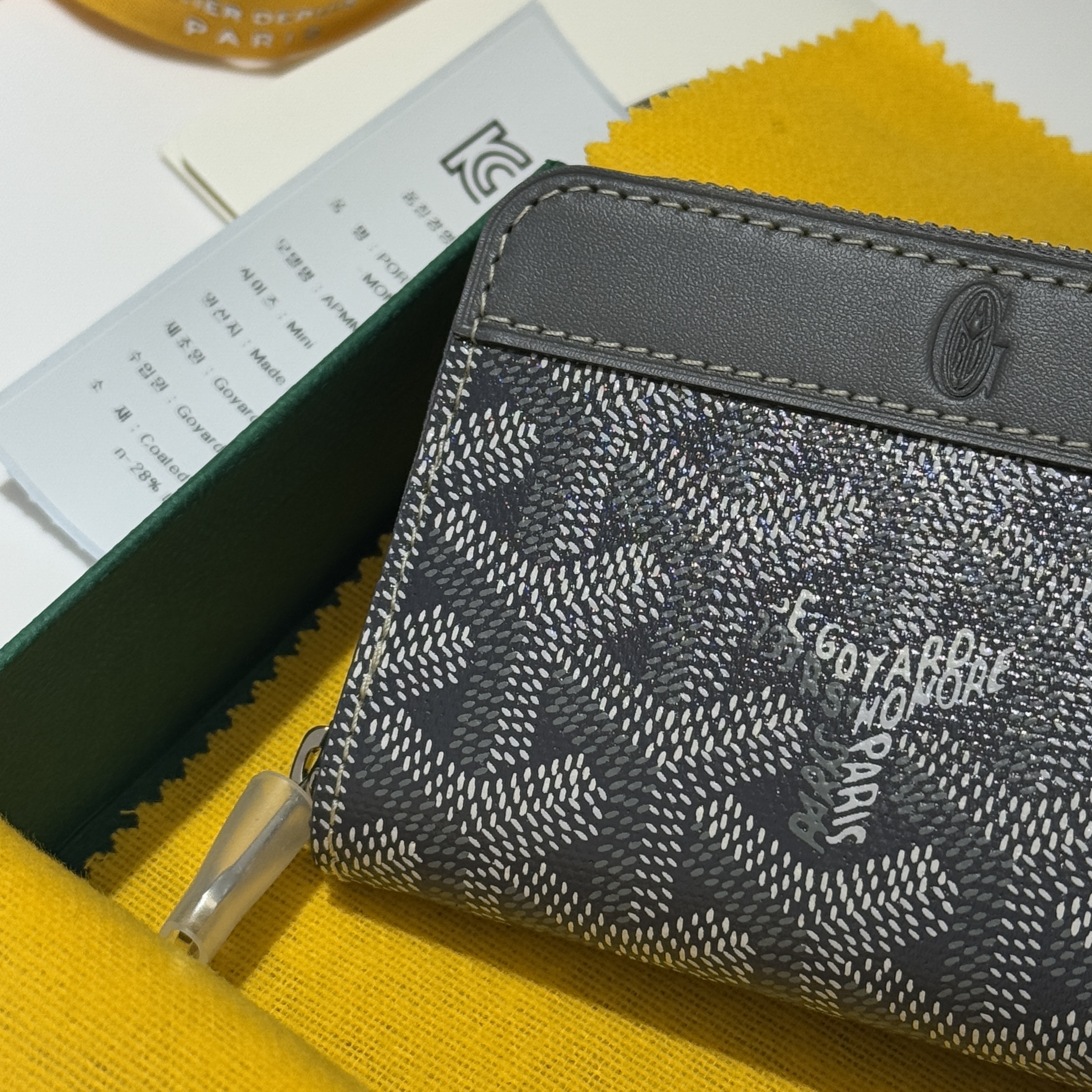 Goyard Matignon Mini Wallet Grey 착용 스타일 - 2