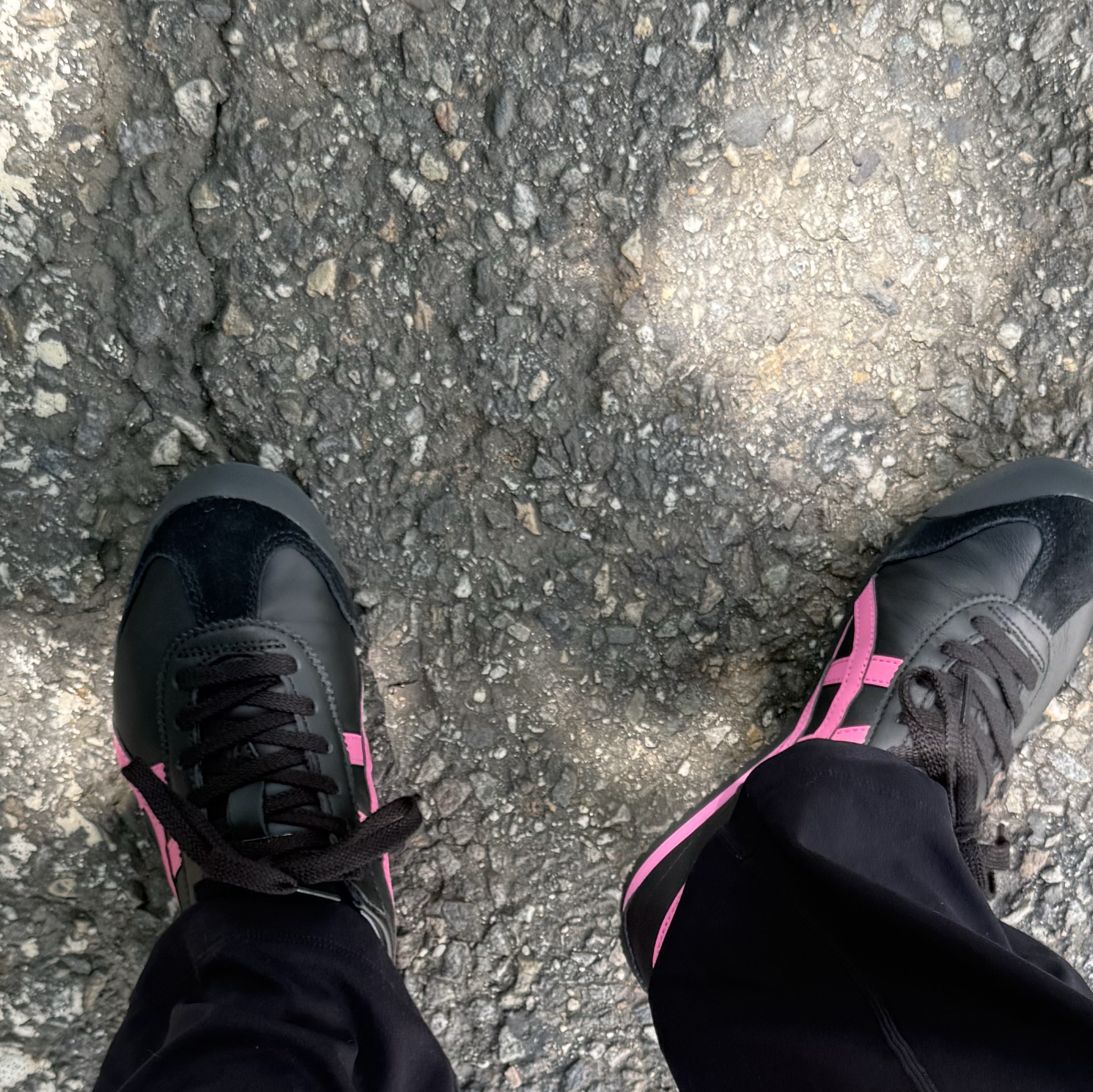 Onitsuka Tiger Mexico 66 Black Dragon Fruit 착용 스타일