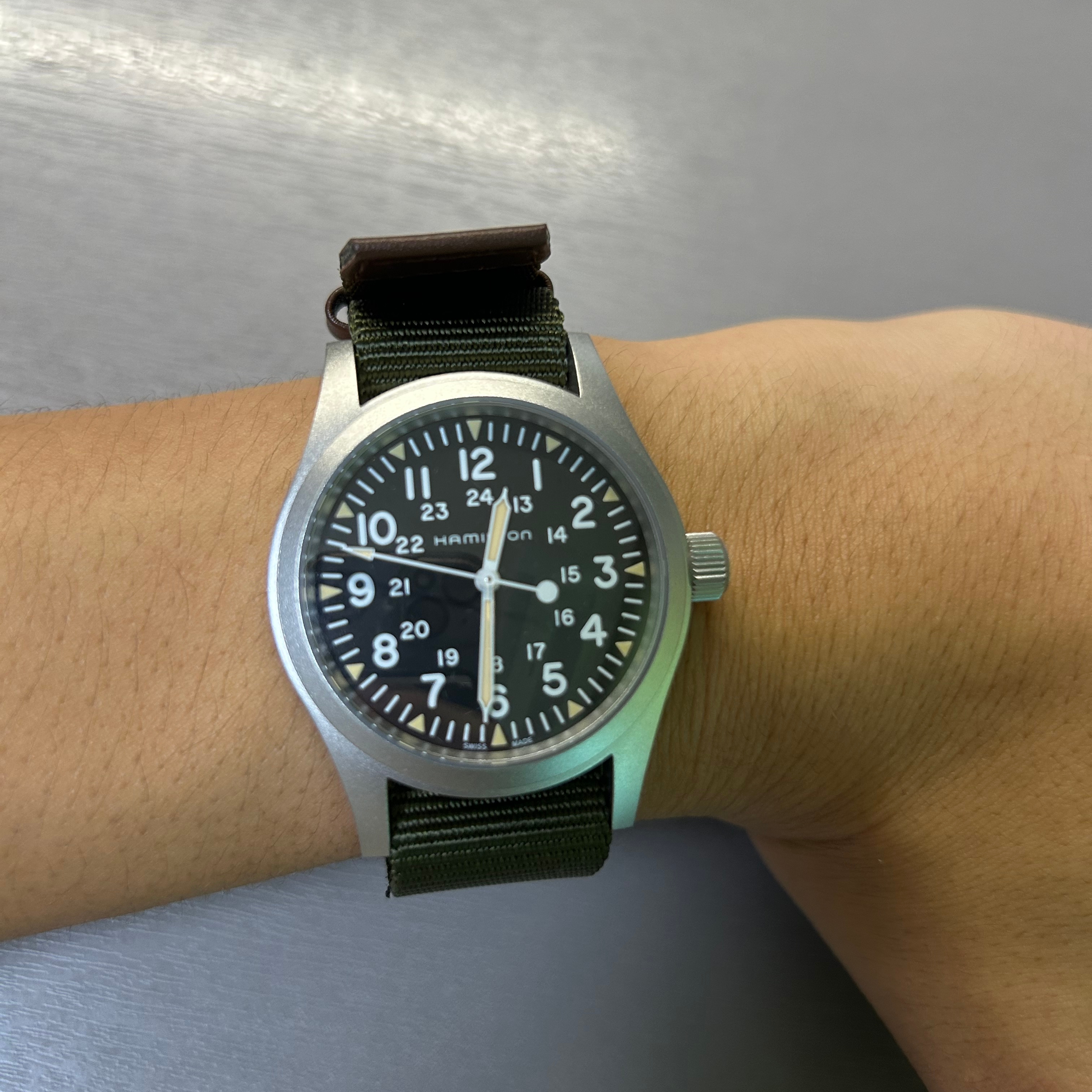 Hamilton Khaki Field Mechanical 38mm Nato Strap Green Black 착용 스타일
