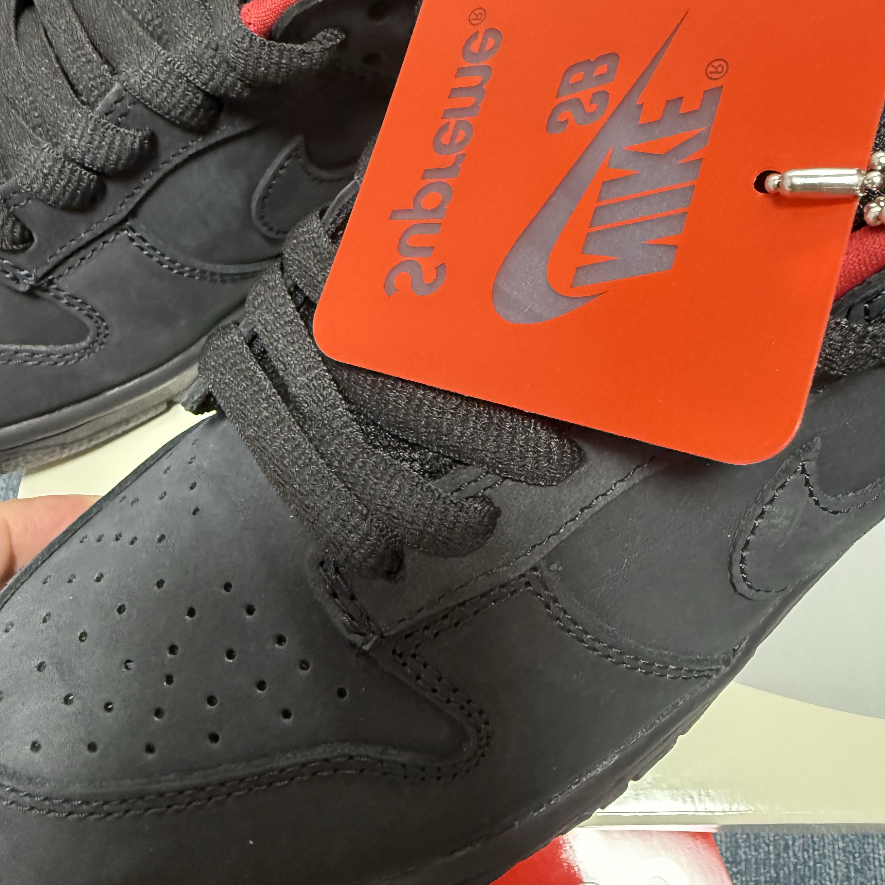 Nike x Supreme SB Dunk Low Black 착용 스타일