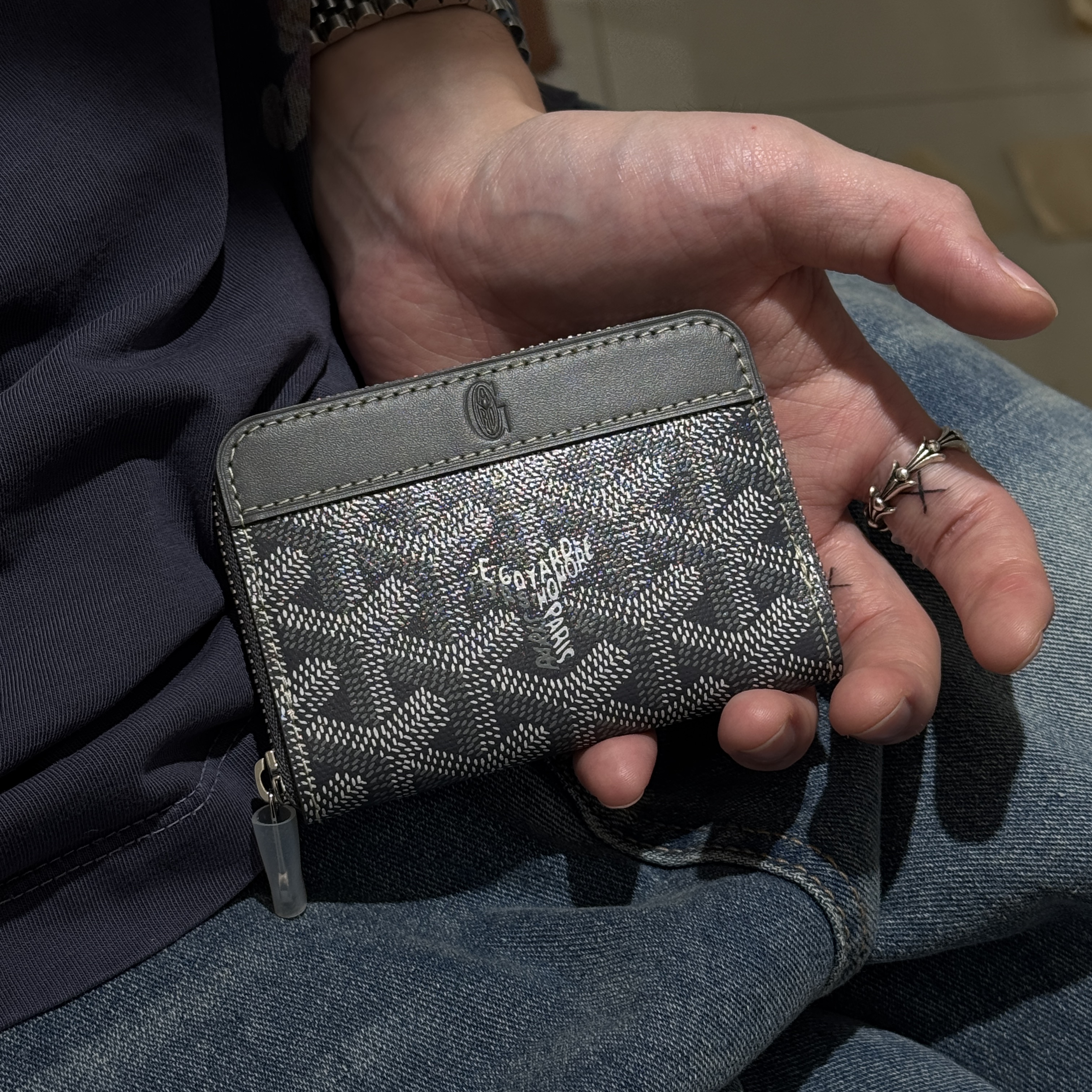 Goyard Matignon Mini Wallet Grey 착용 스타일 - 1