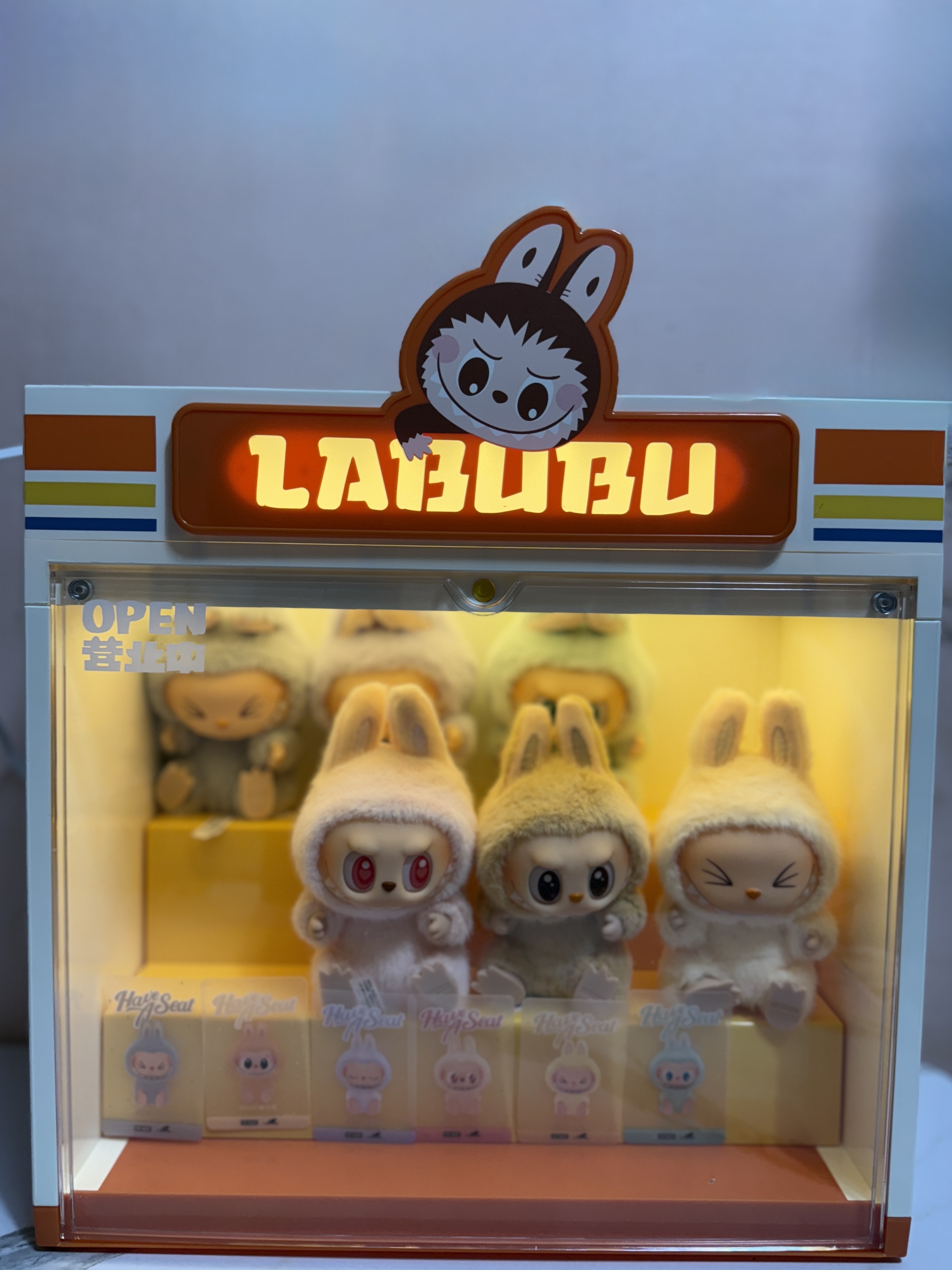 Pop Mart Labubu The Monsters Wacky Mart Series Display Container, Pop Mart Labubu Let's Play Together Doll Series Sealed Case (6 Blind Boxes) 착용 스타일 - 2