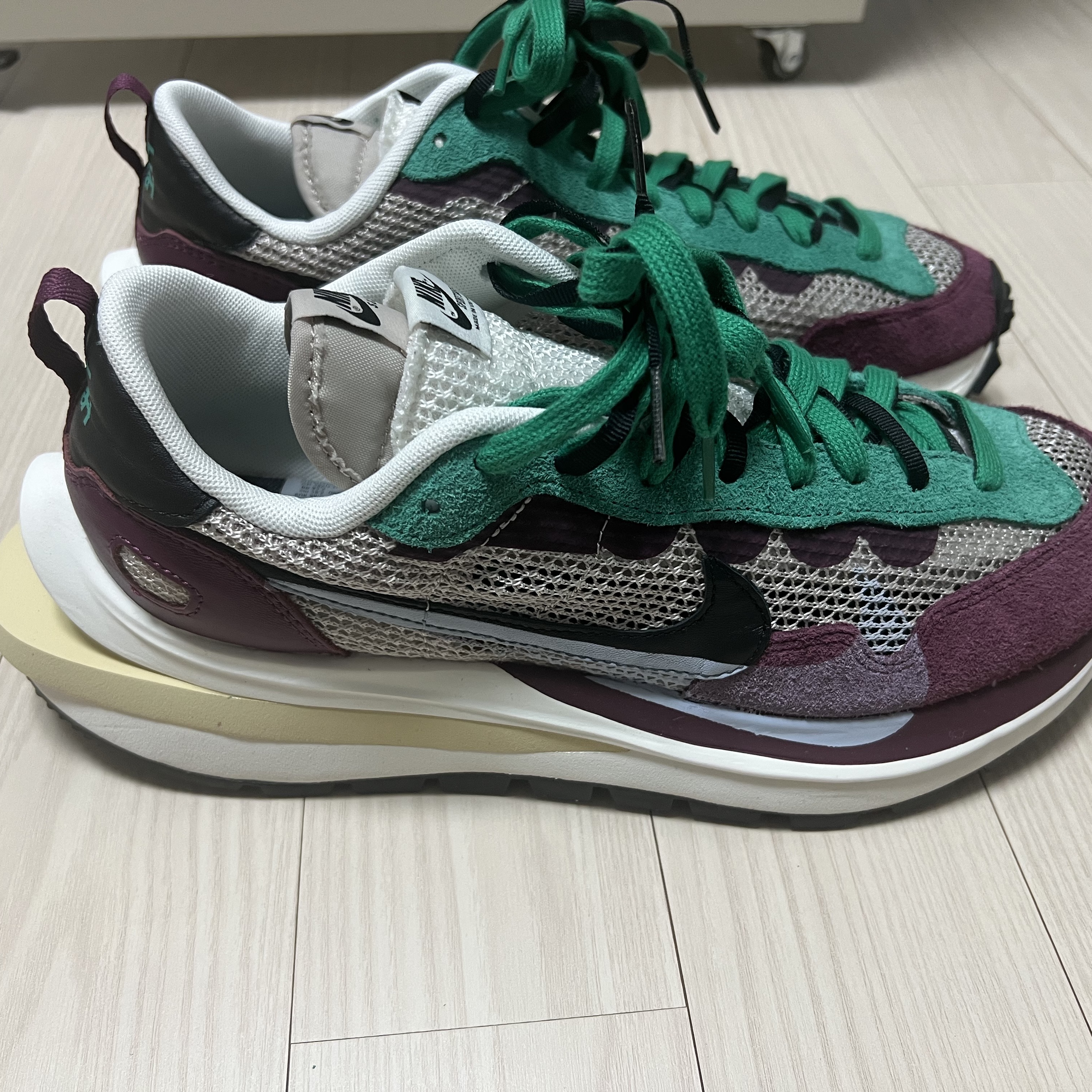 Nike x Sacai VaporWaffle String & Black Villain Red 착용 스타일