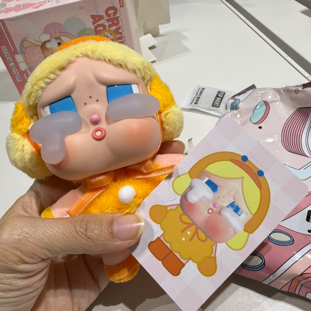 Pop Mart Crybaby Crying Again Series Plush Keyring Sealed Case (1 Blind Box) 착용 스타일