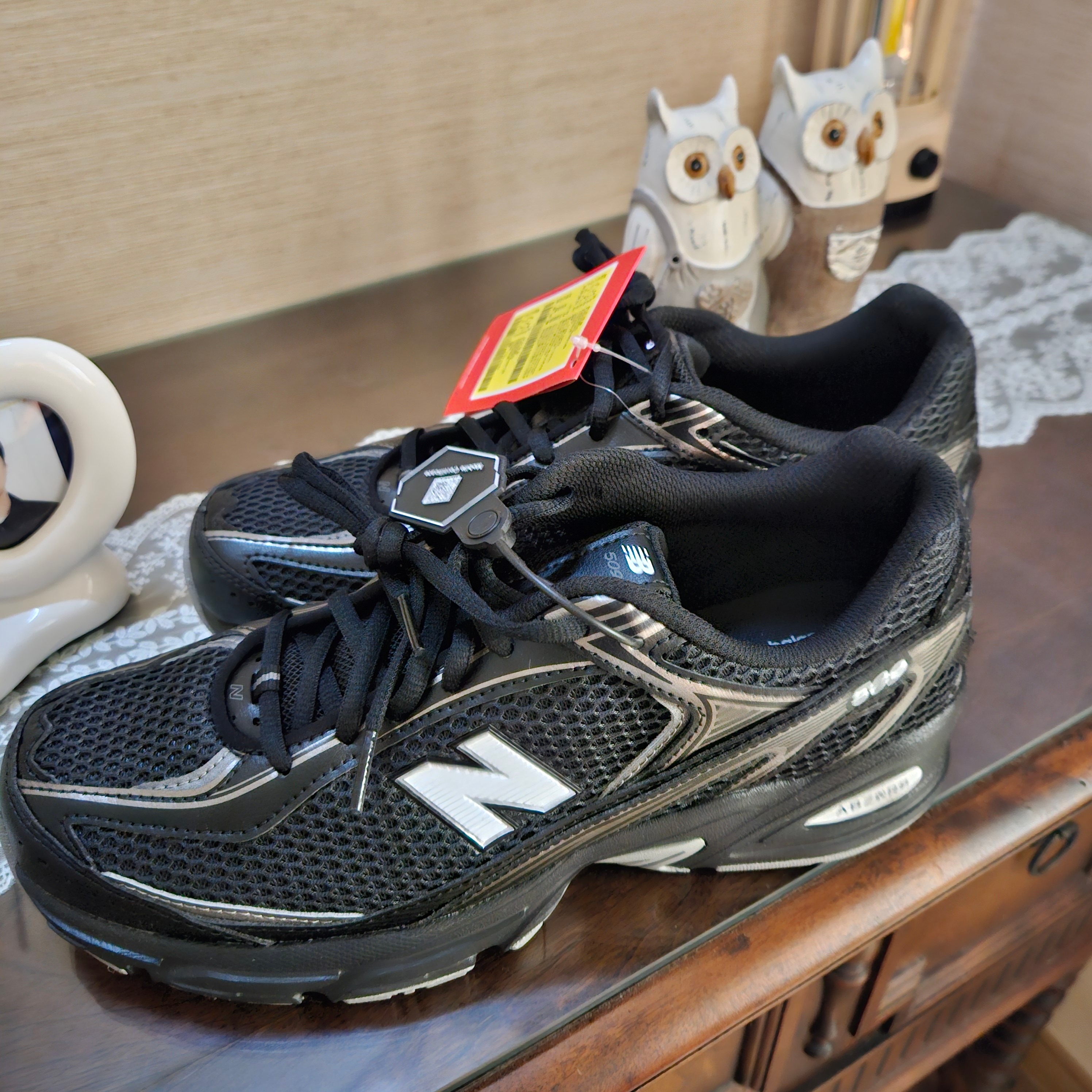 New Balance 509 Black Silver Metallic 착용 스타일