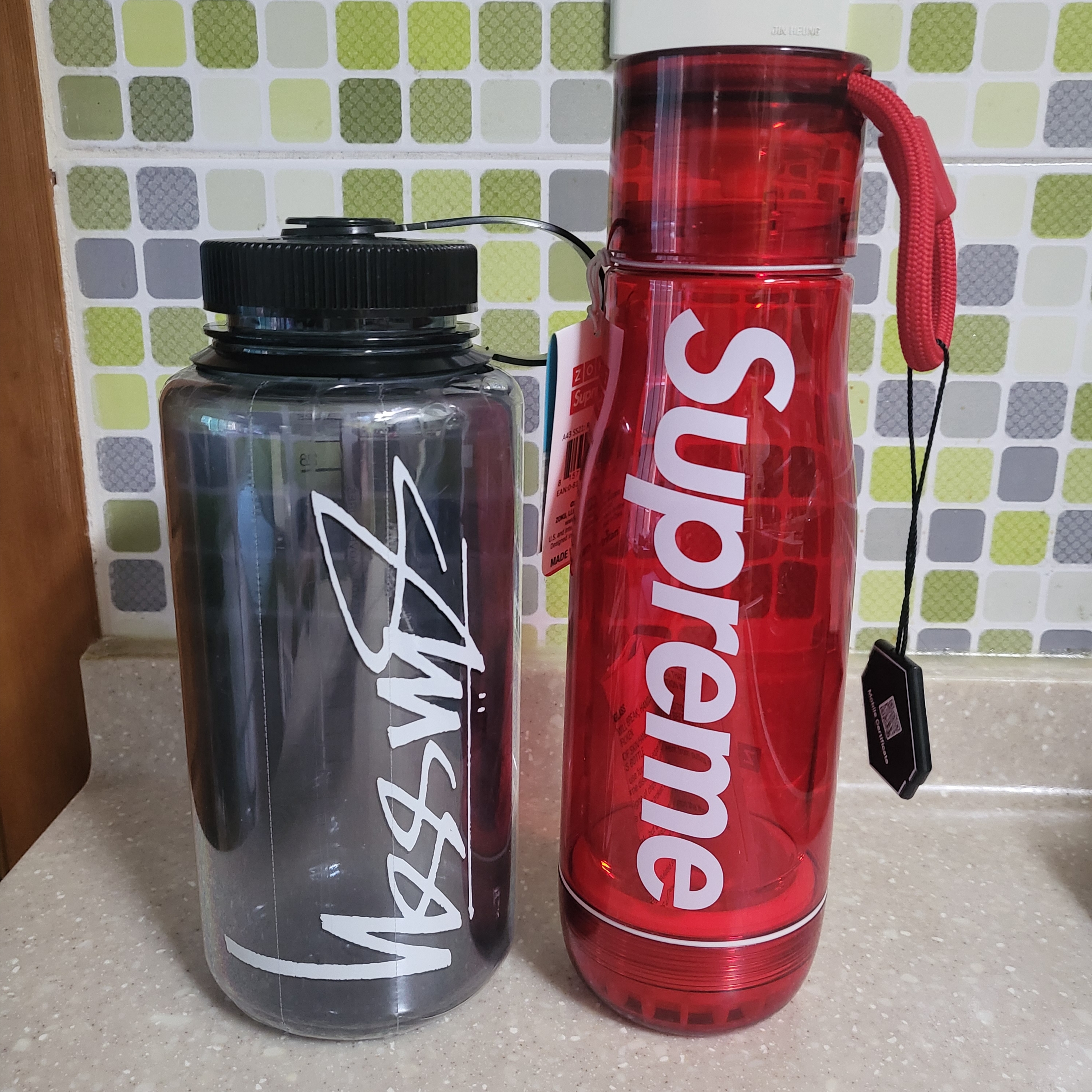 Supreme Zoku Glass Core 16 oz. Bottle Red - 21SS, Stussy Nalgene Water Bottle Black 착용 스타일