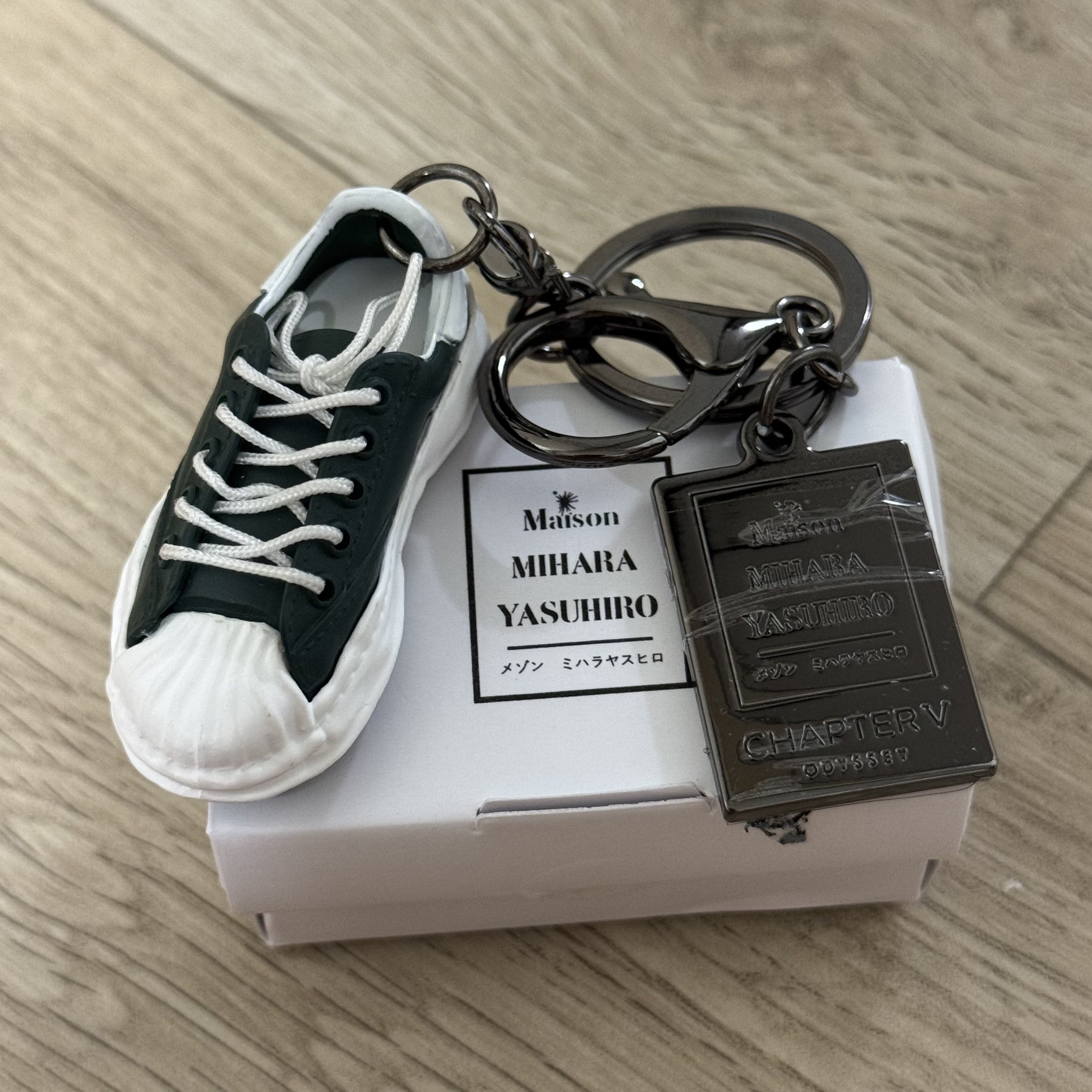 Odyssey x Maison Mihara Yasuhiro Blakey Keyring Green 착용 스타일 - 2