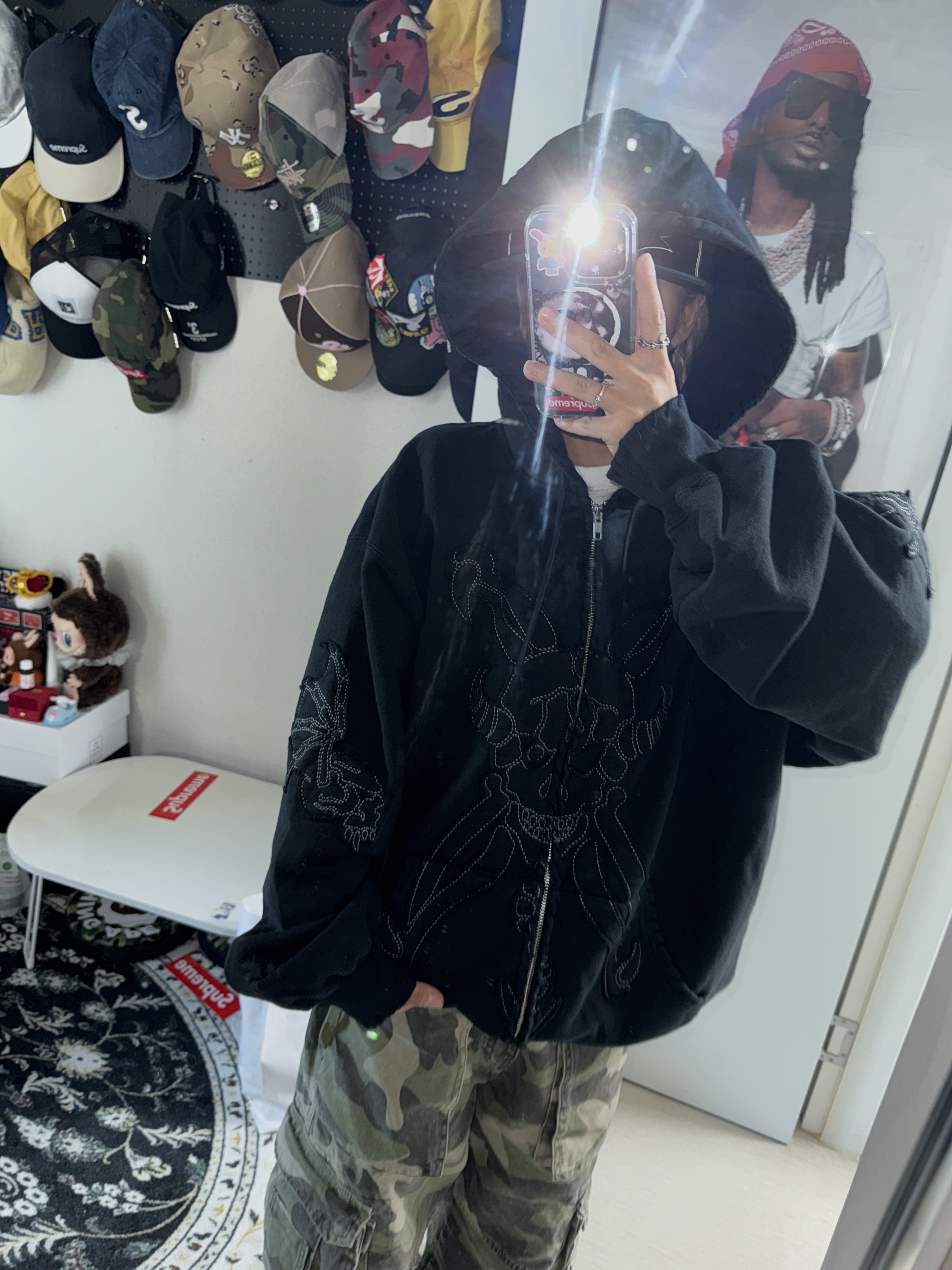 Supreme x Y's by Yohji Yamamoto Zip Up Hooded Sweatshirt Black - 25FW, Supreme Piping Script Logo New Era Black - 25SS 착용 스타일 - 3