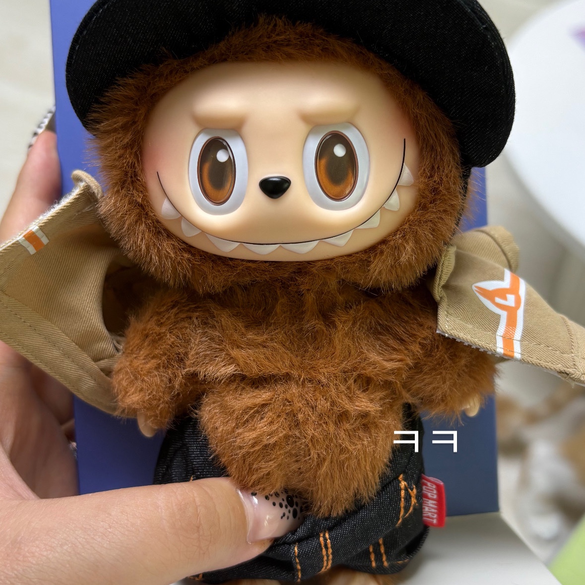 Pop Mart Labubu Doll Keyring - Seongsu Labubu Wacky Mart Pop-Up Store Exclusive, Pop Mart Labubu Fish Cake Skewer Doll Keyring - Seongsu Labubu Wacky Mart Pop-Up Store Exclusive 착용 스타일 - 1