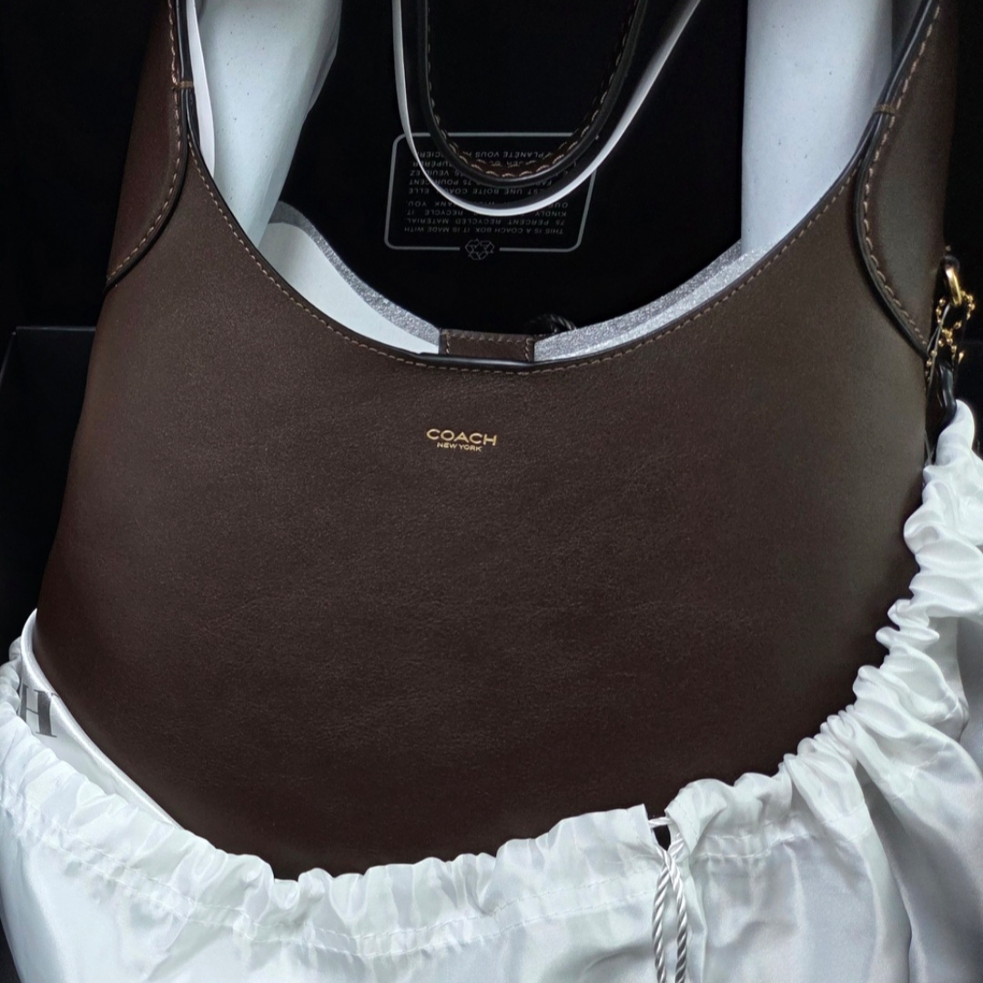 Coach Brooklyn Shoulder Bag 28 Brass Maple 착용 스타일