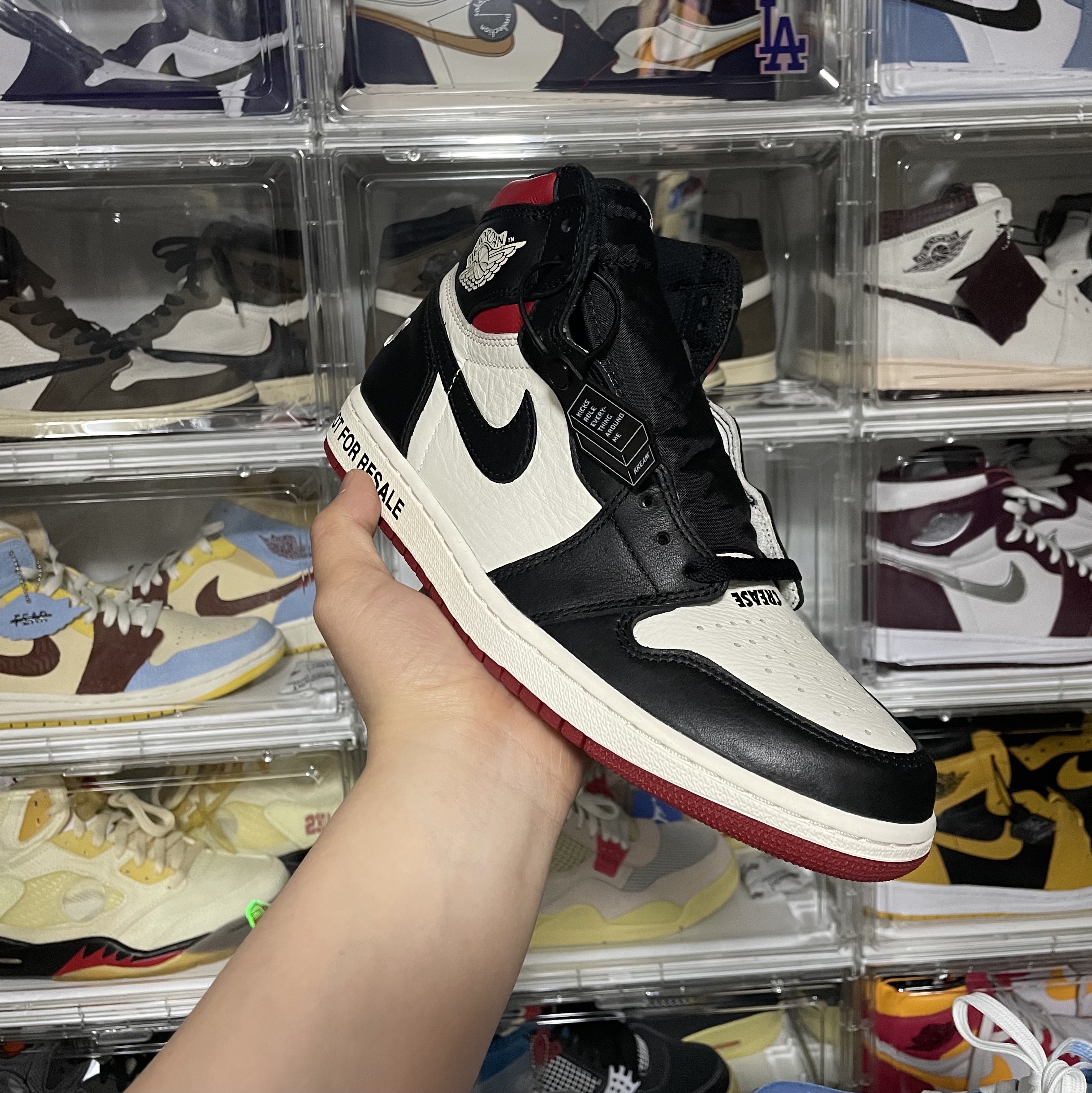 Jordan 1 Retro High Not for Resale Varsity Red 착용 스타일 - 1