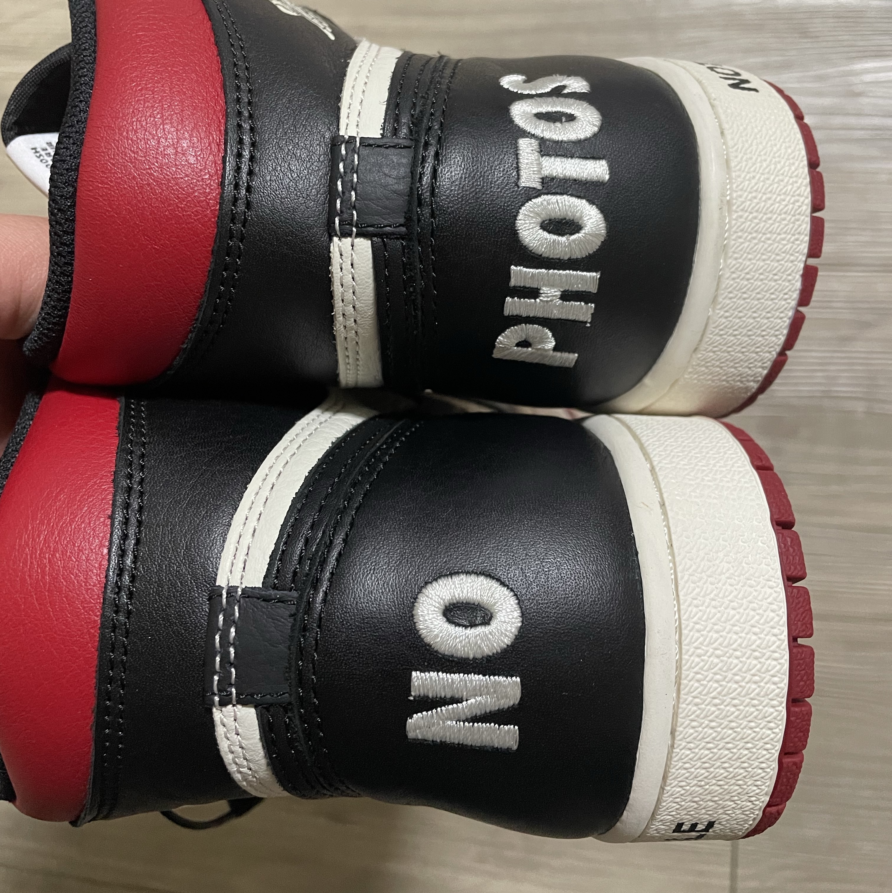 Jordan 1 Retro High Not for Resale Varsity Red 착용 스타일 - 3