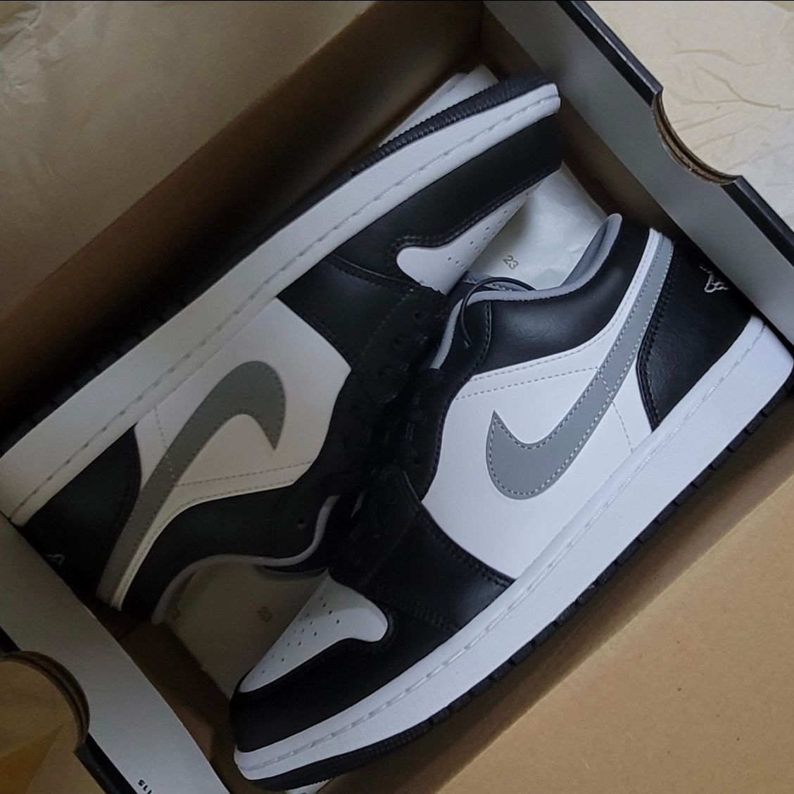 Jordan 1 Low Black Particle Grey 착용 스타일