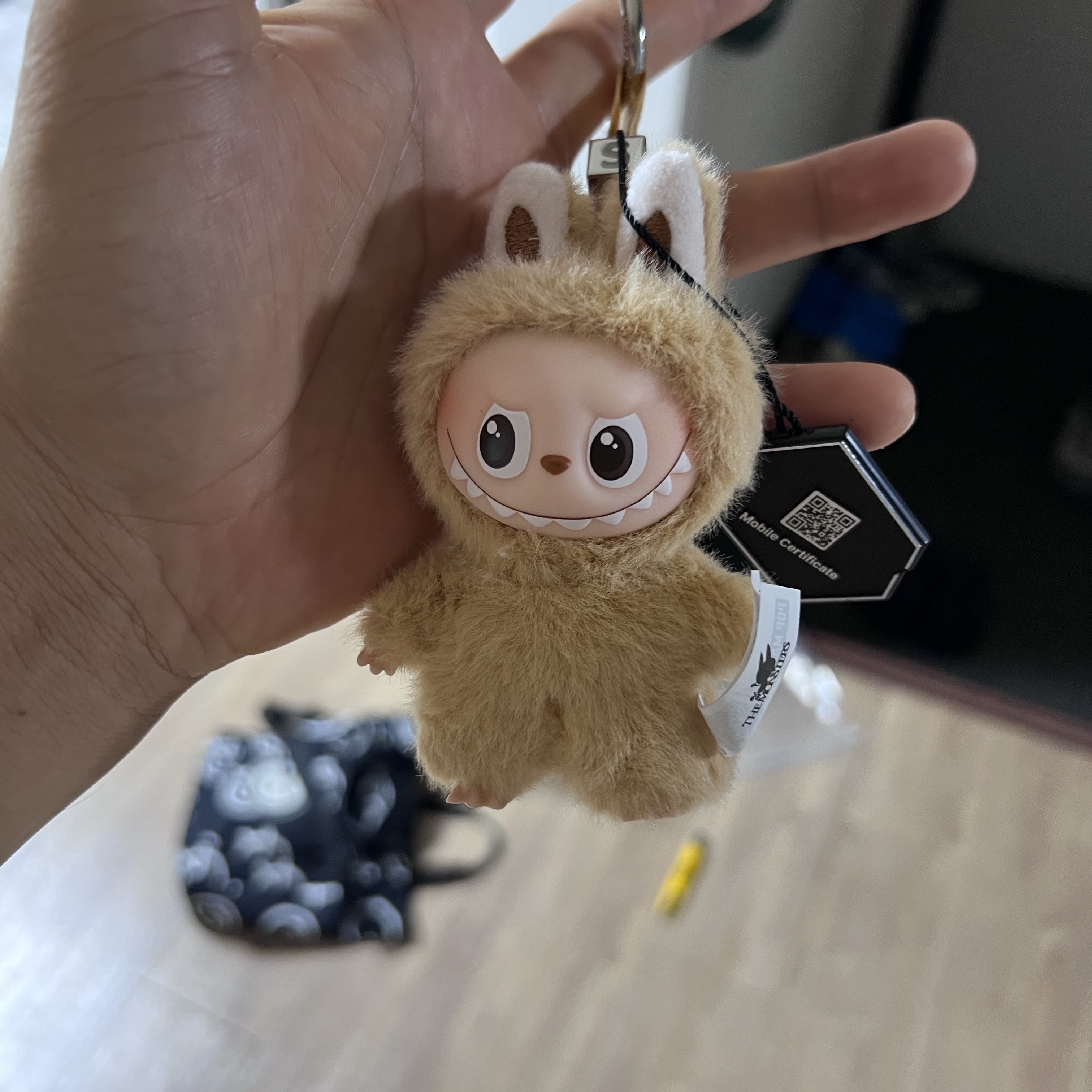 Pop Mart Labubu The Monsters Pin For Love Series Vinyl Plush Pendant (N-Z) S (Opened Case) 착용 스타일 - 1