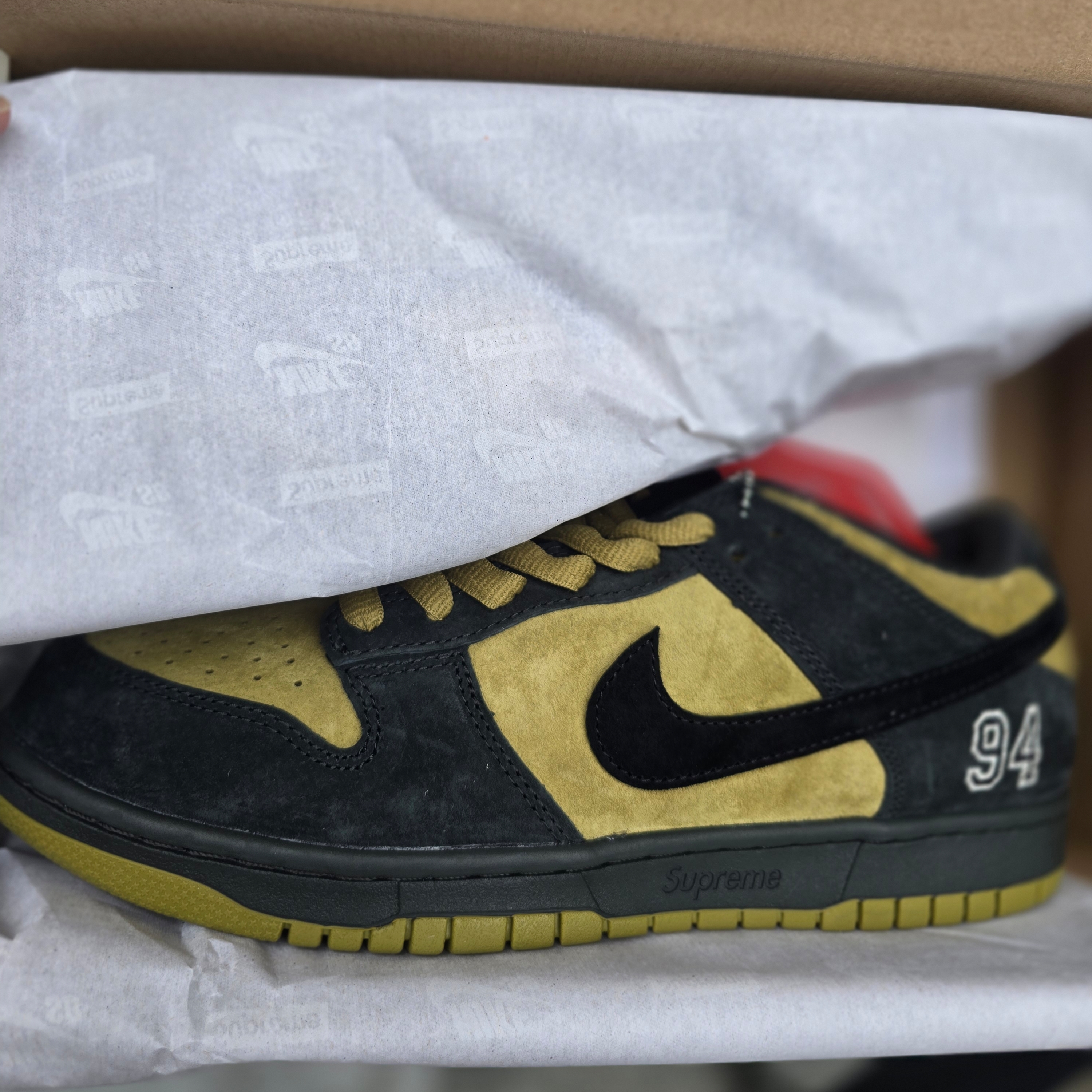 Nike x Supreme SB Dunk Low Camper Green 착용 스타일