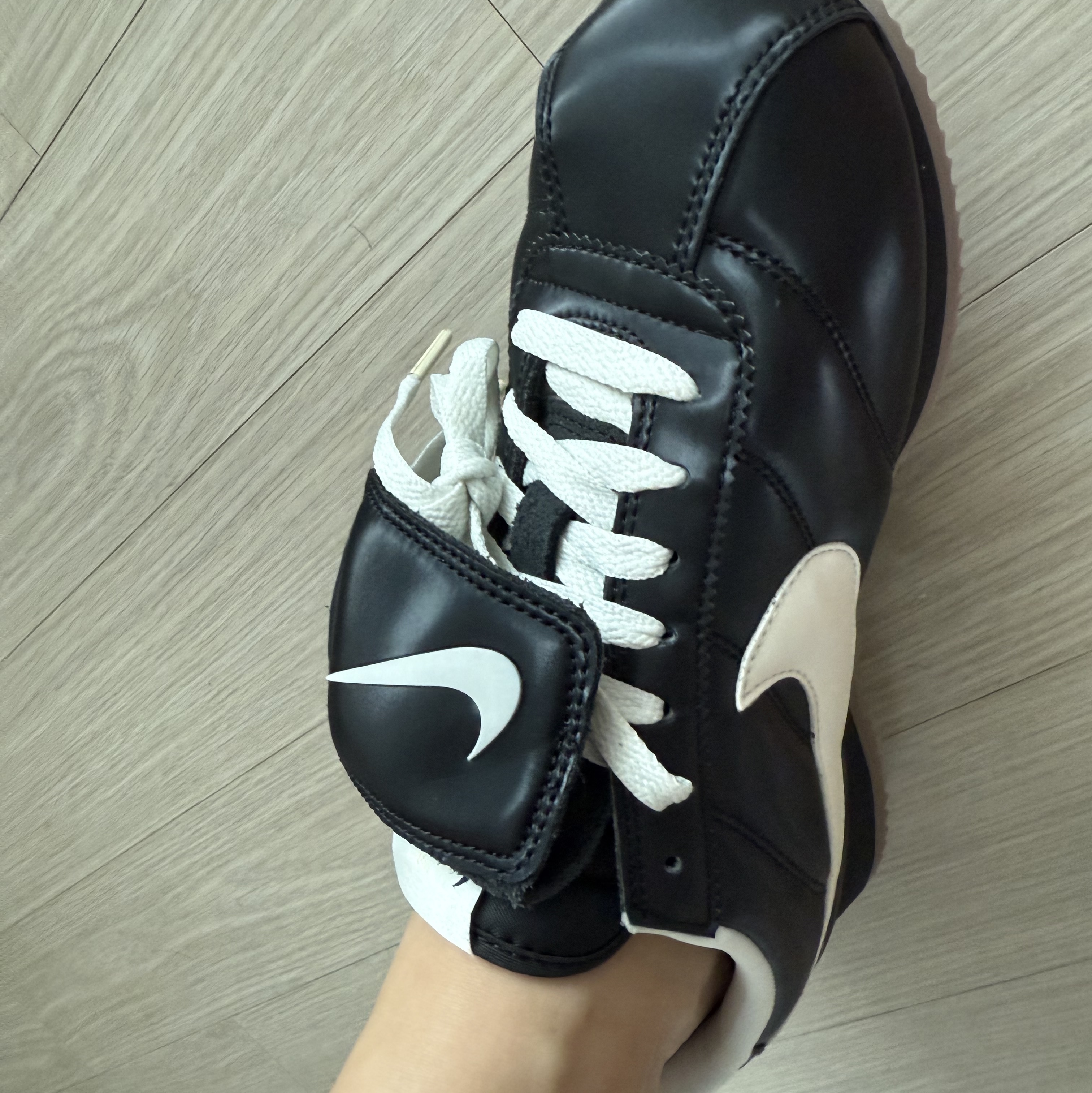 Nike Cortez SE Black Gum Brown 착용 스타일 - 4