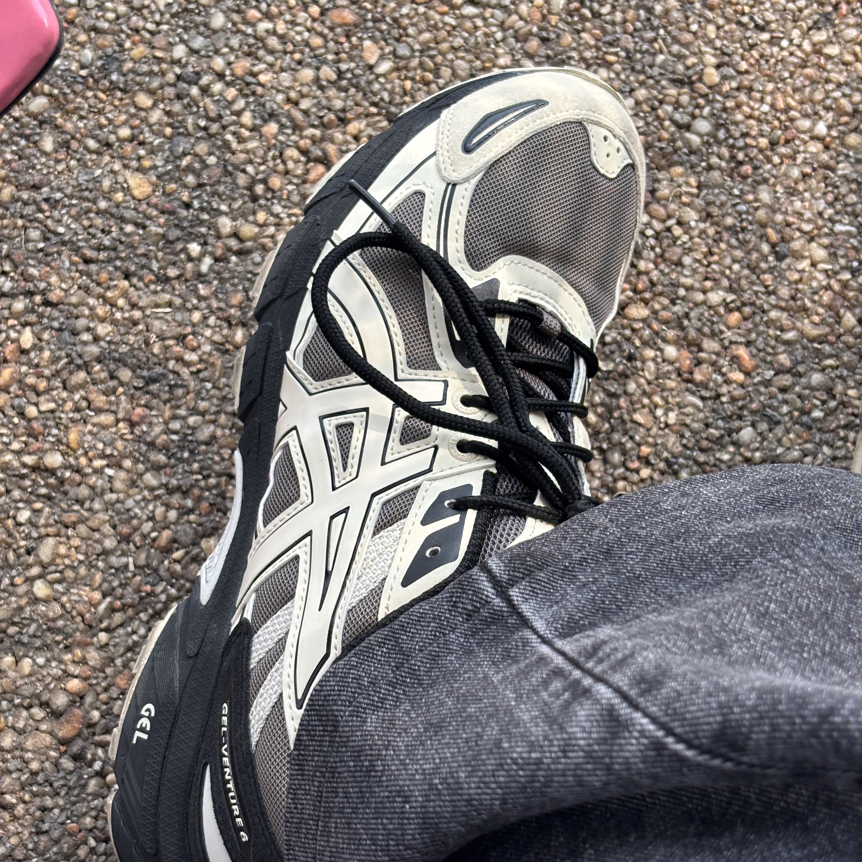 Asics Gel-Venture 6 Mink Vanila 착용 스타일 - 3
