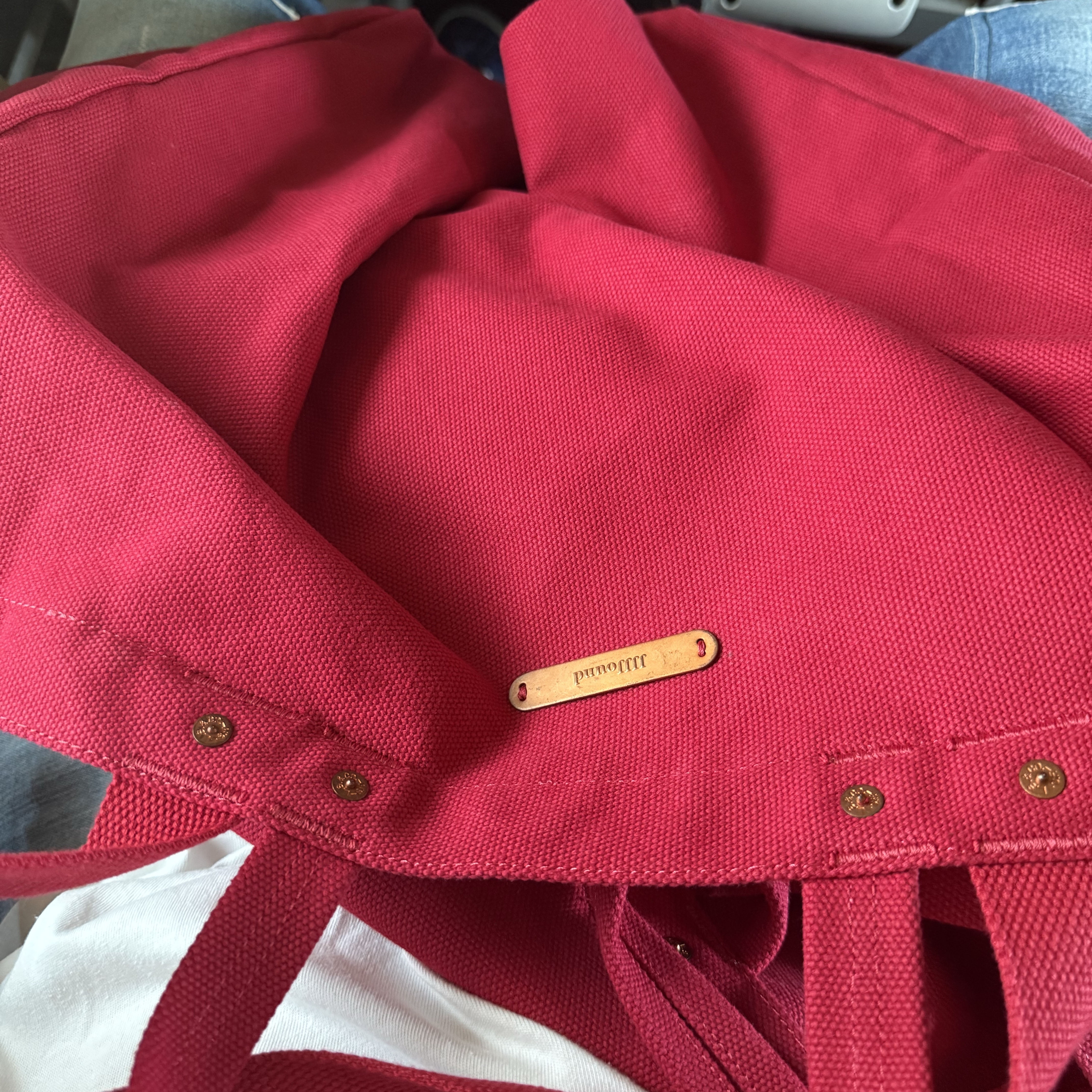 Levi's x JJJJound Tote Bag Red 착용 스타일