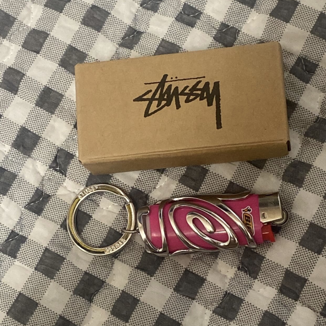 Stussy Lighter Holster Keychain Silver 착용 스타일