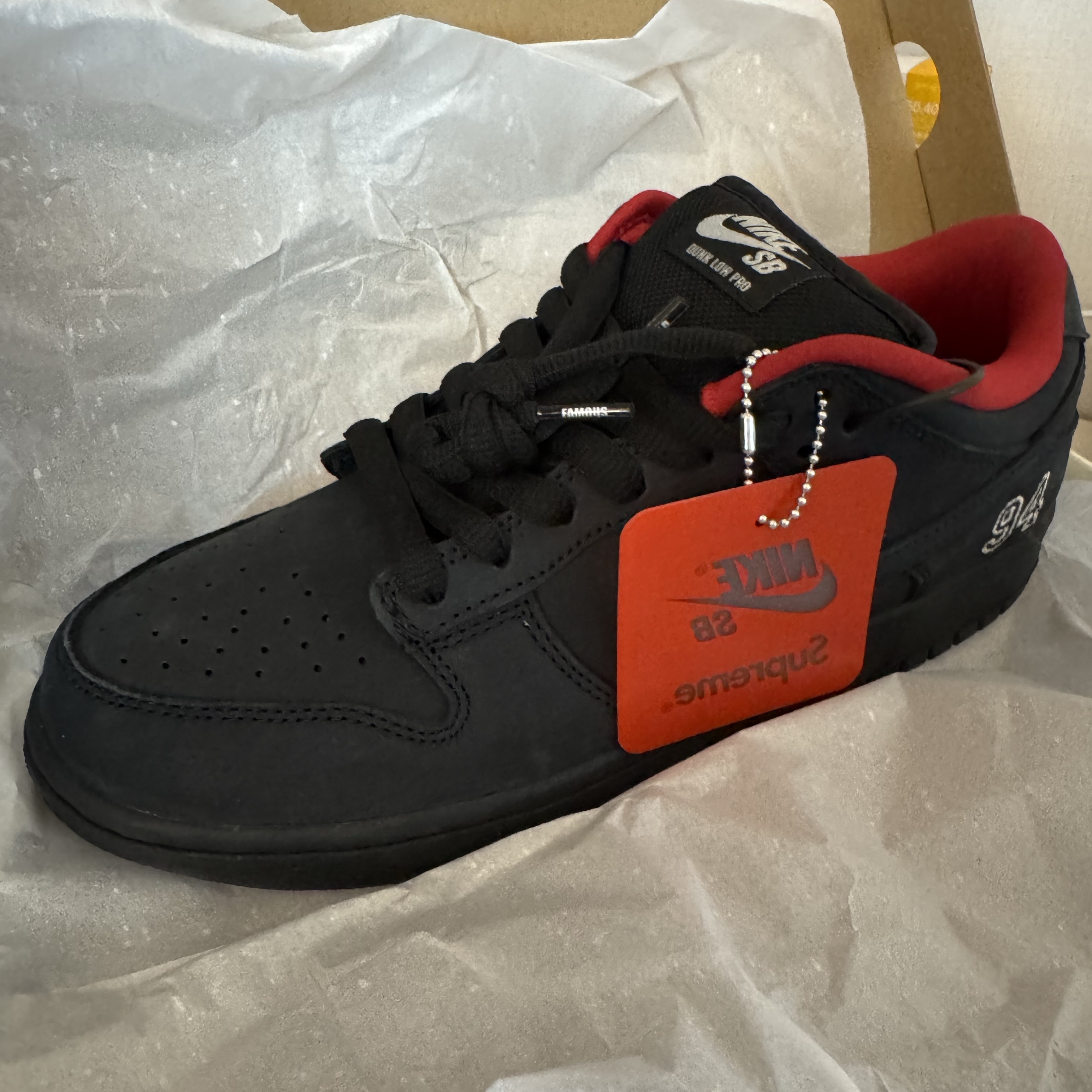 Nike x Supreme SB Dunk Low Black 착용 스타일