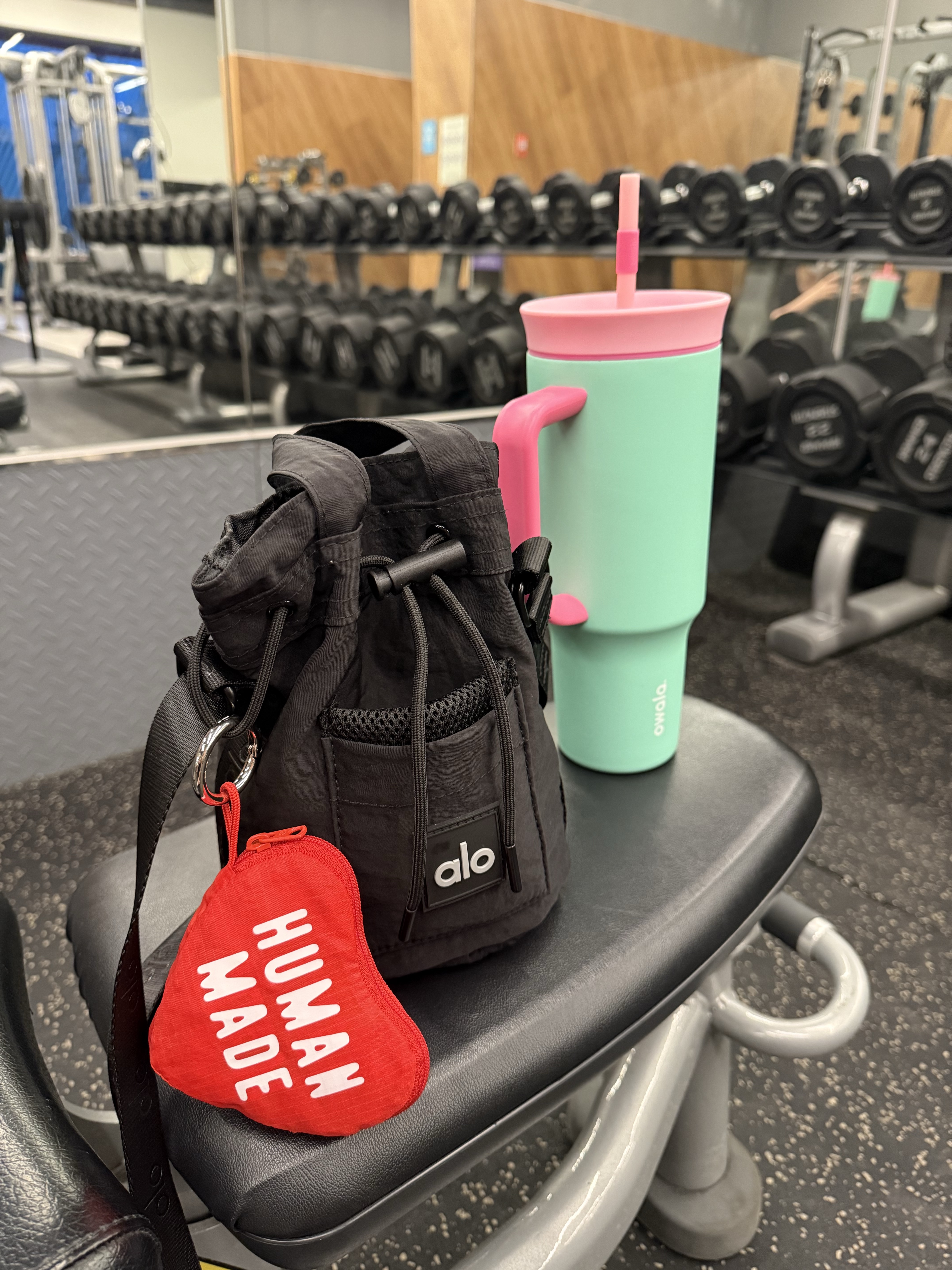 Alo Yoga Cross Body Bucket Bag Black, Starbucks SS Aloha Owala Travel Coldcup 1185ml 착용 스타일