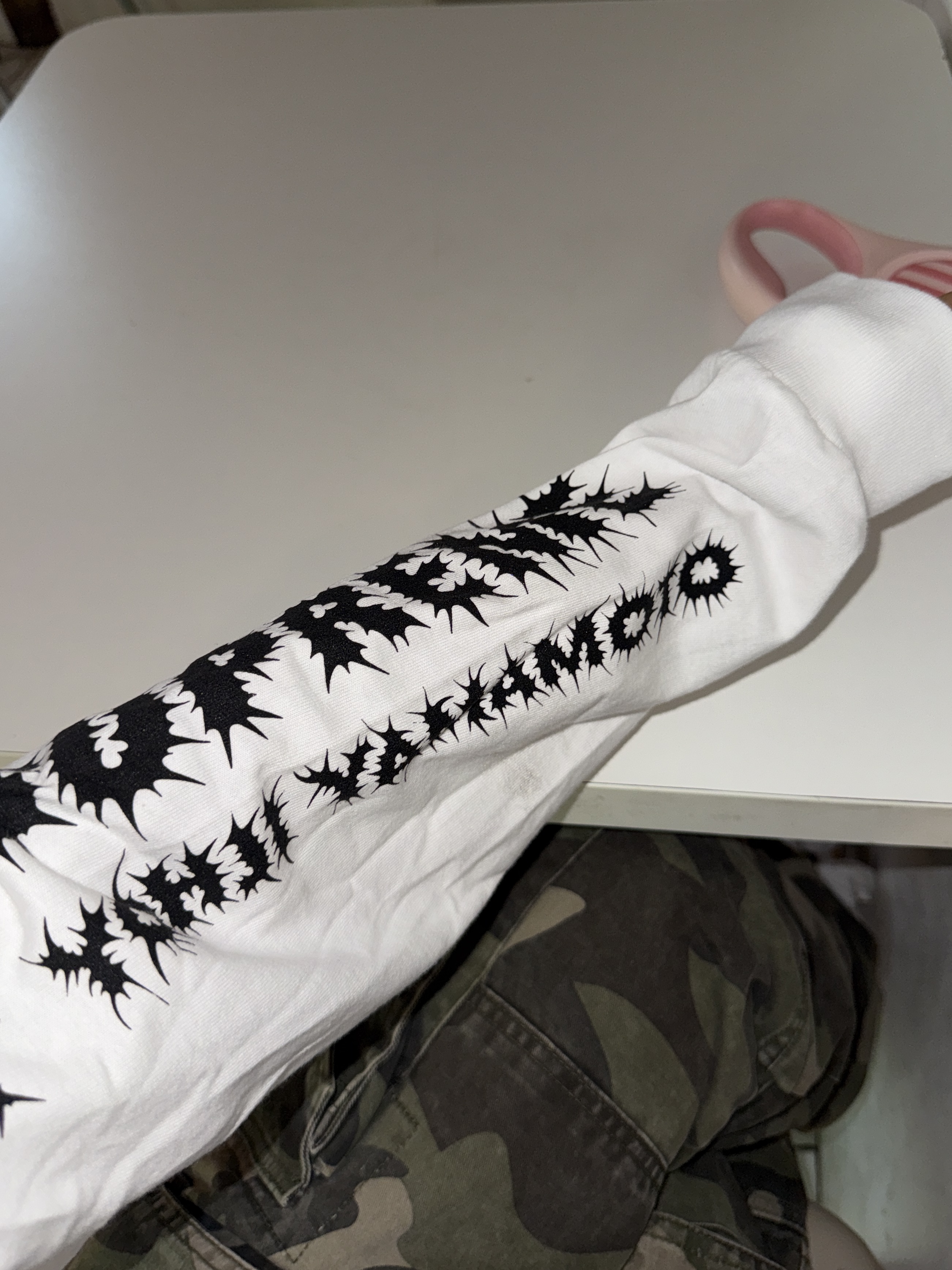 Supreme x Y's by Yohji Yamamoto L/S T-Shirt White - 25FW, Maison Mihara Yasuhiro Blakey OG Sole Canvas Low-top Sneakers Yellow 착용 스타일 - 3