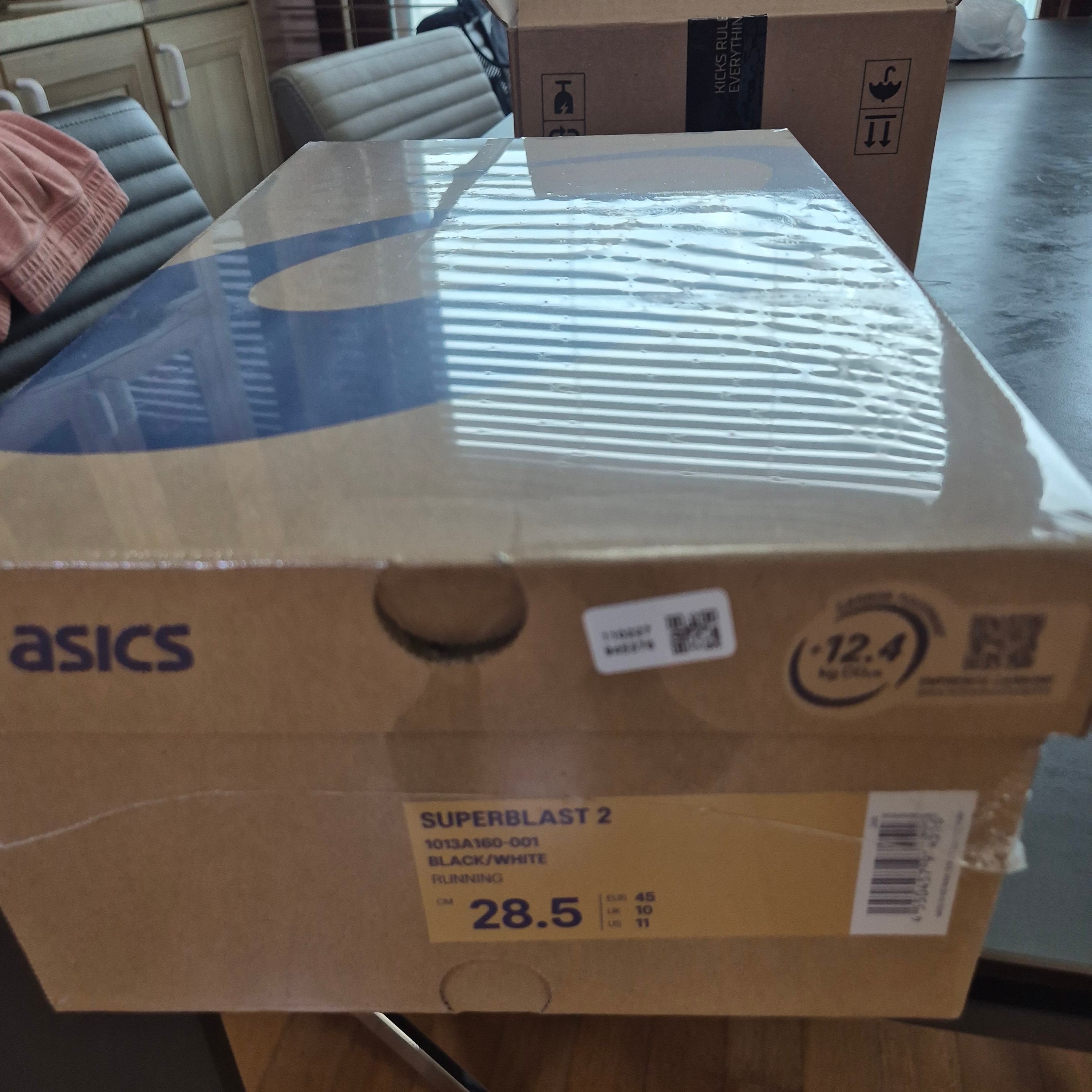 Asics Superblast 2 Black White 착용 스타일