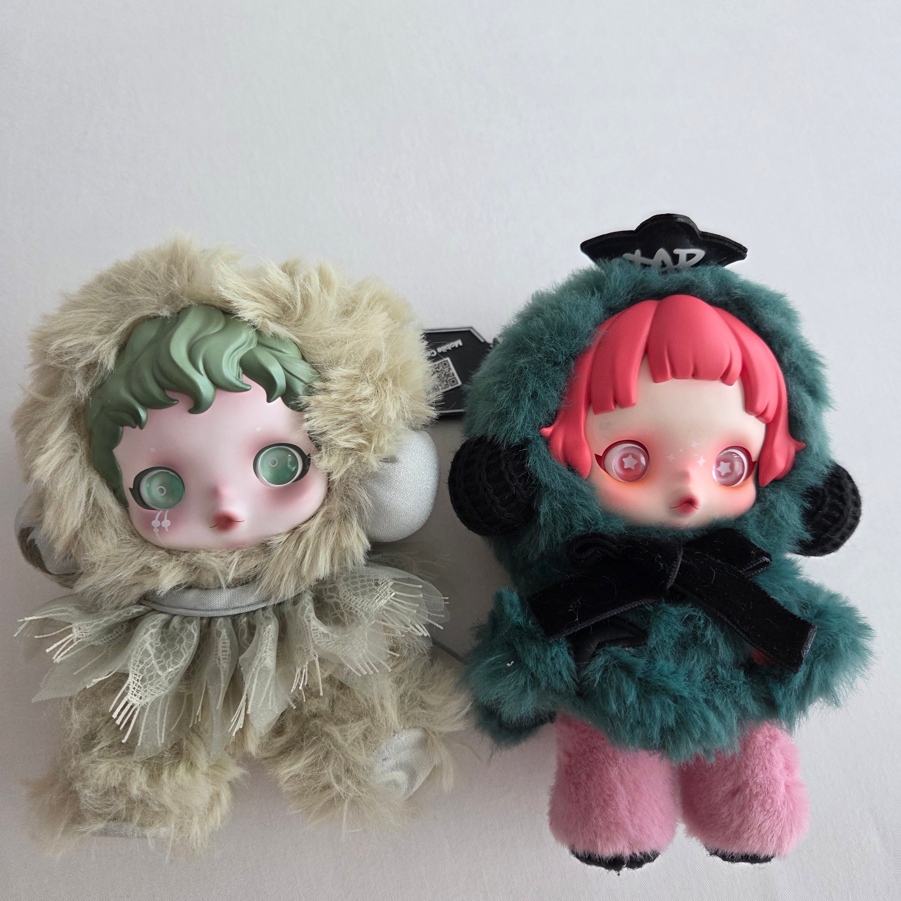 Pop Mart Skullpanda Winter Symphony Series Keyring Partita (Opened Case) 착용 스타일