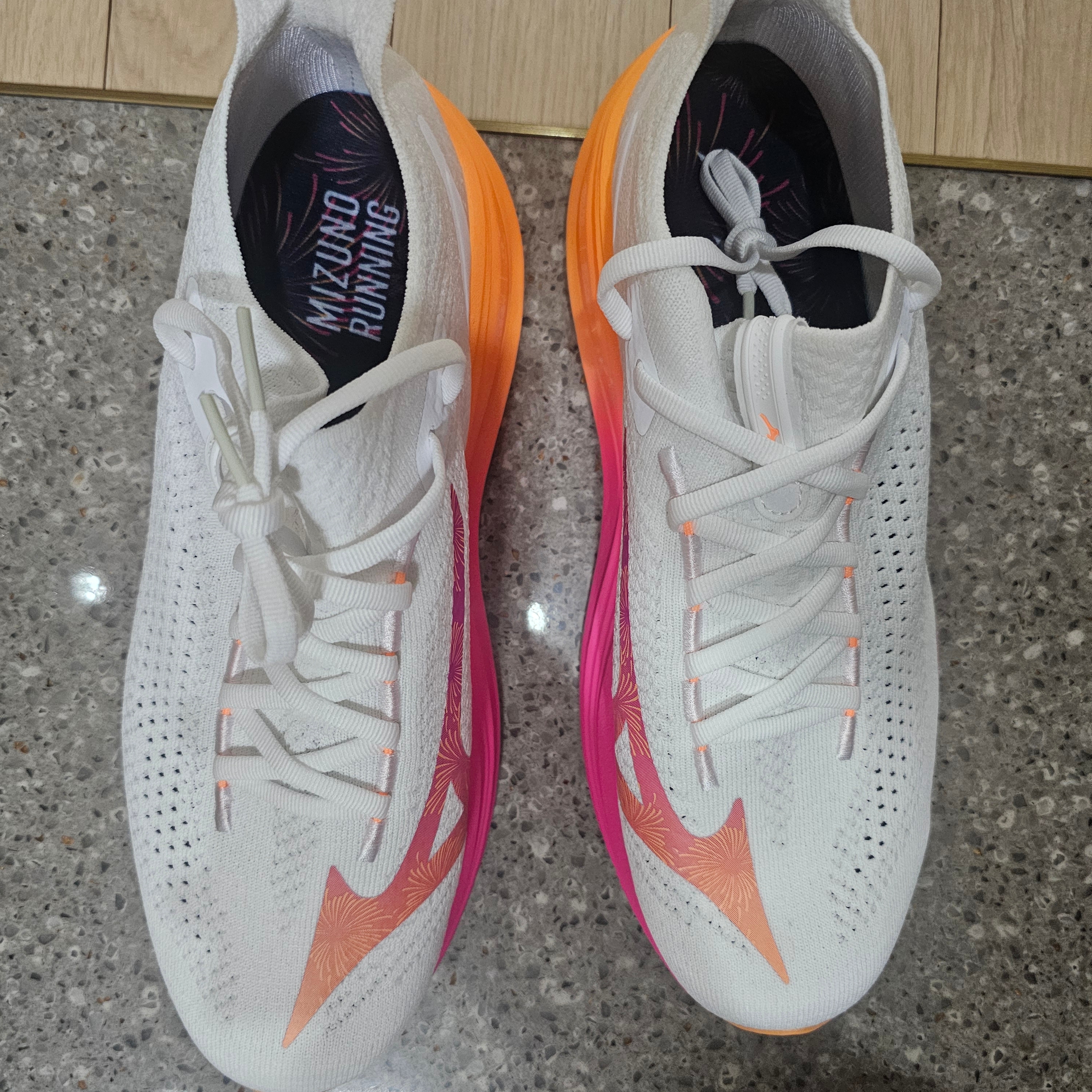 Mizuno Neo Vista 2 White Pink 착용 스타일 - 1