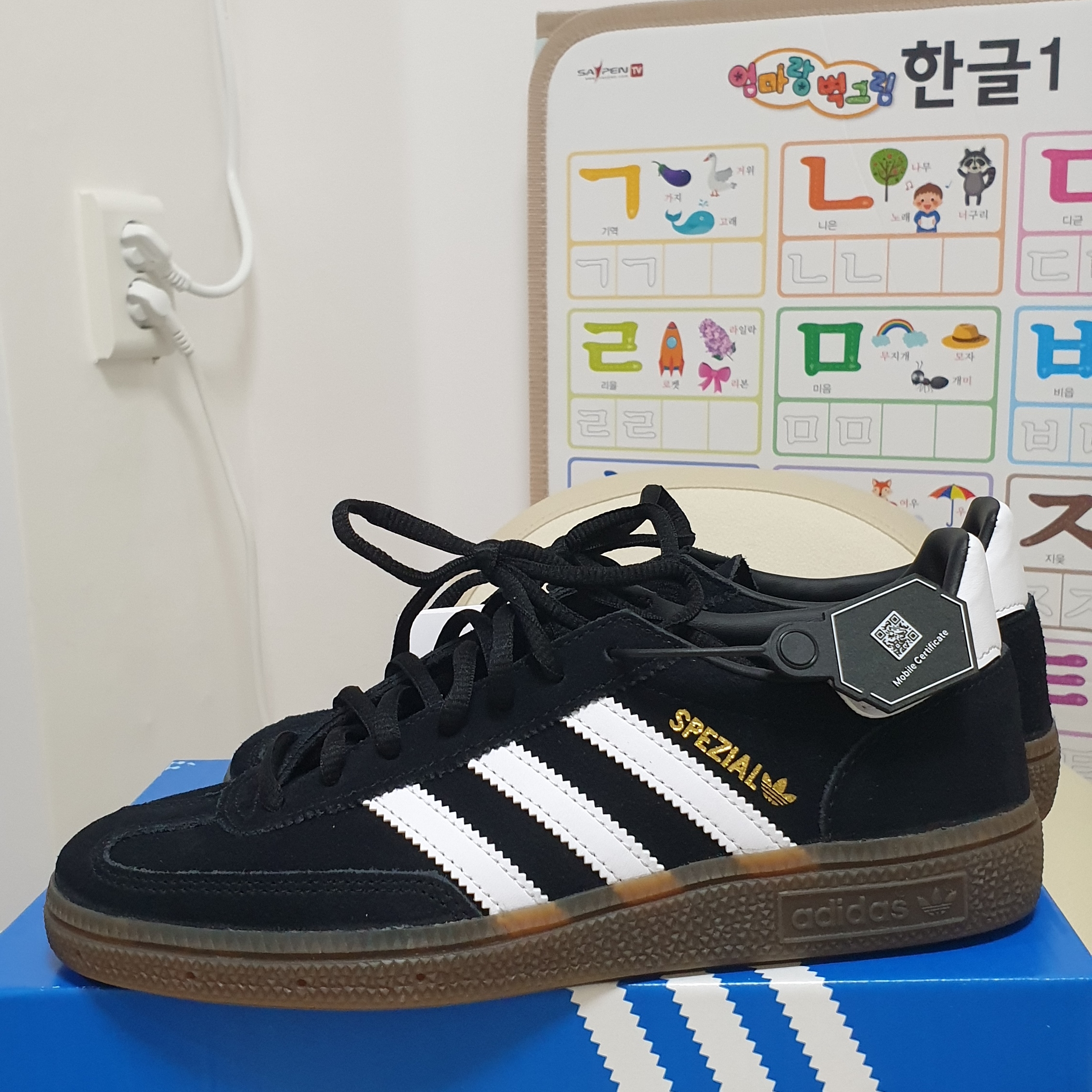 Adidas Spezial Handball Core Black 착용 스타일 - 2